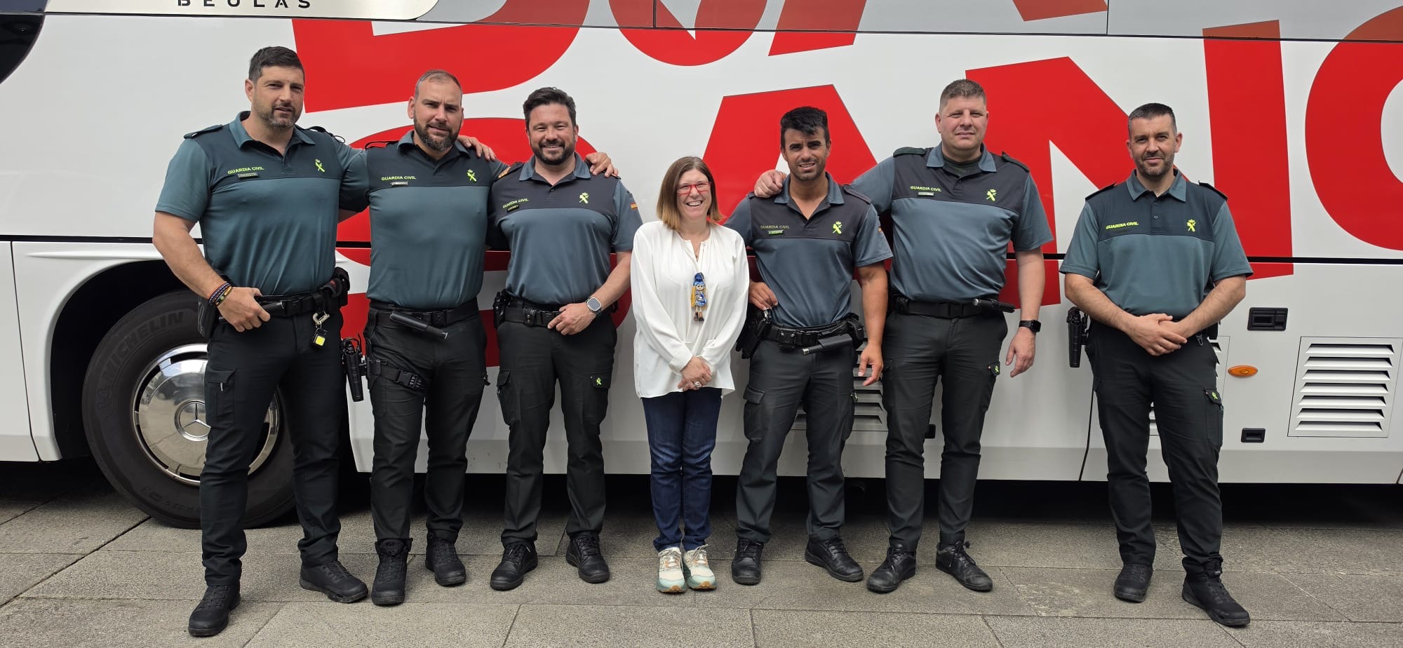 Efectivos da Garda Civil de Mondoñedo doaron sangue no punto móbil do SERGAS