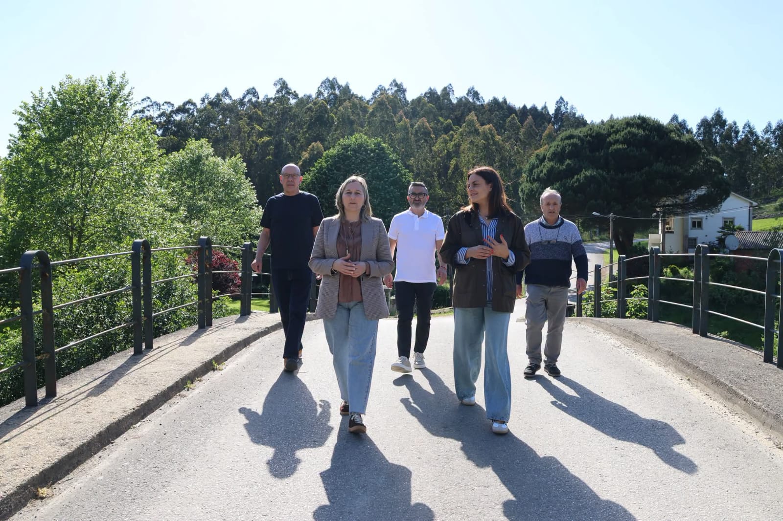 Técnicos de Vías e Obras da Deputación revisan en Lourenzá actuacións pendentes nas estradas da Cazolga e Santo Tomé