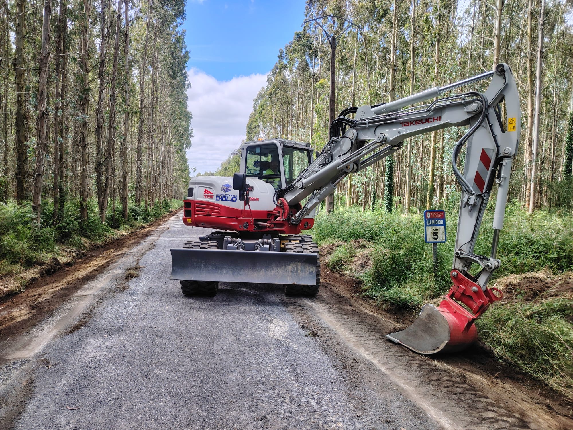A Deputación inicia en Abadín as obras para rehabilitar a estrada que une Foxas e Canteirada