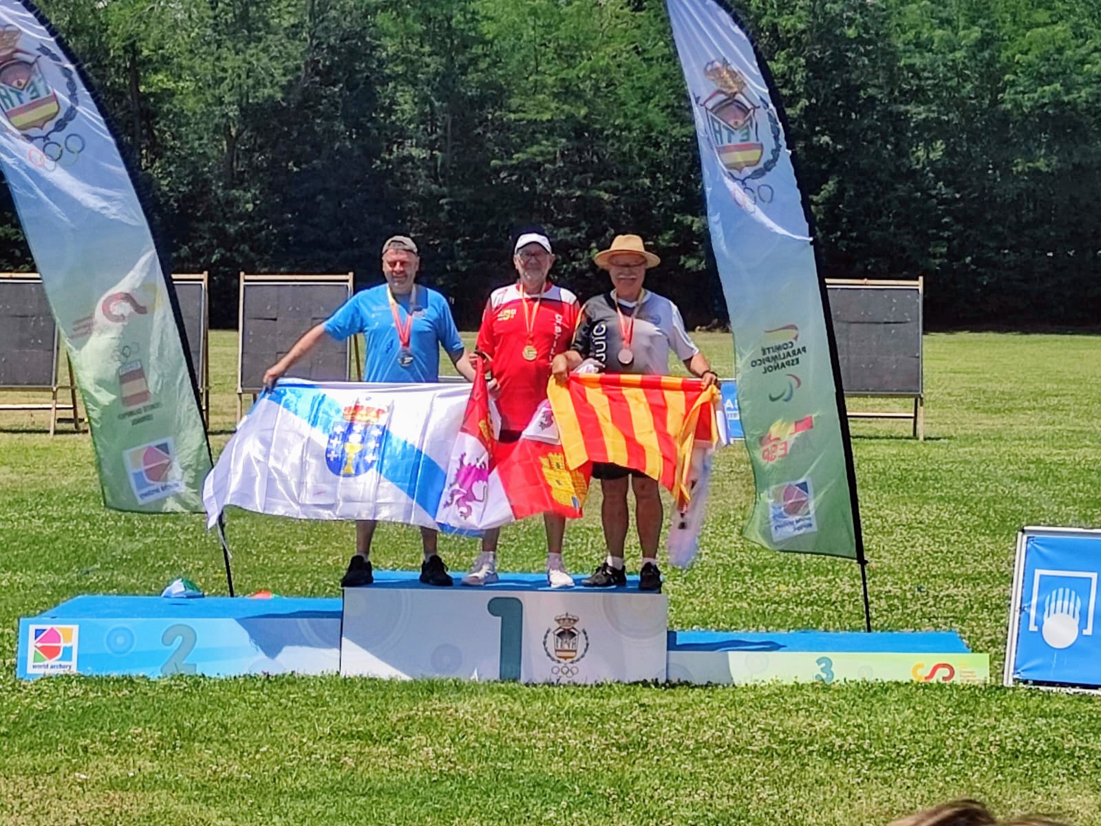 O Concello de Cervo felicita a Santi González Villares, do club de tiro con arco Iadovi, pola consecución da medalla de prata no Campionato de España de Veteranos +50, celebrado esta fin de semana en Madrid