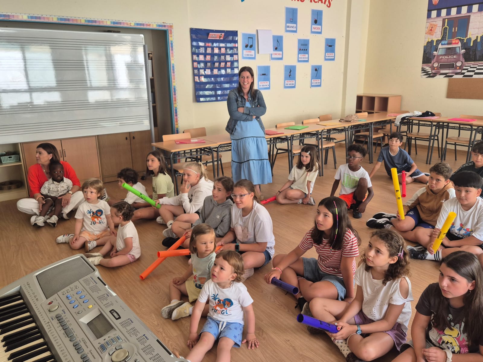 Os nenos e nenas da Escola Infantil coñecen o seu futuro colexio en Cervo