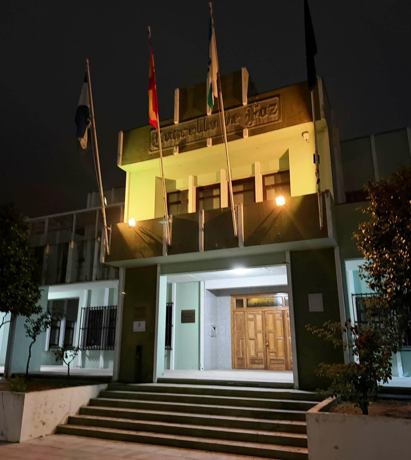 Foz ilumina a fachada da Casa do Concello con motivo do Día Mundial da Distrofia Muscular