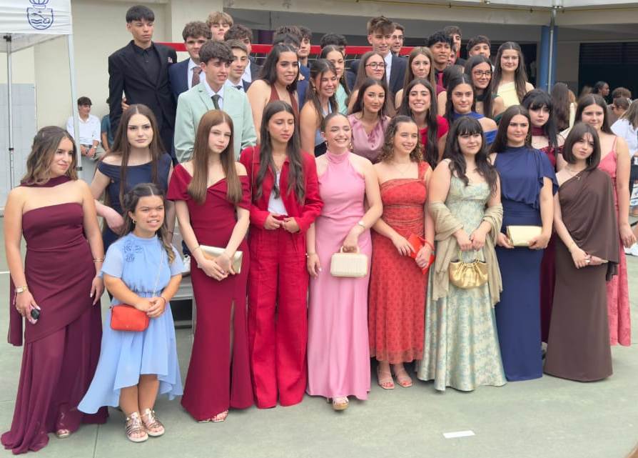 O alumnado de 4º curso de ESO do Colexio Sagrado Corazón, de Ribadeo, celebrou a súa graduación