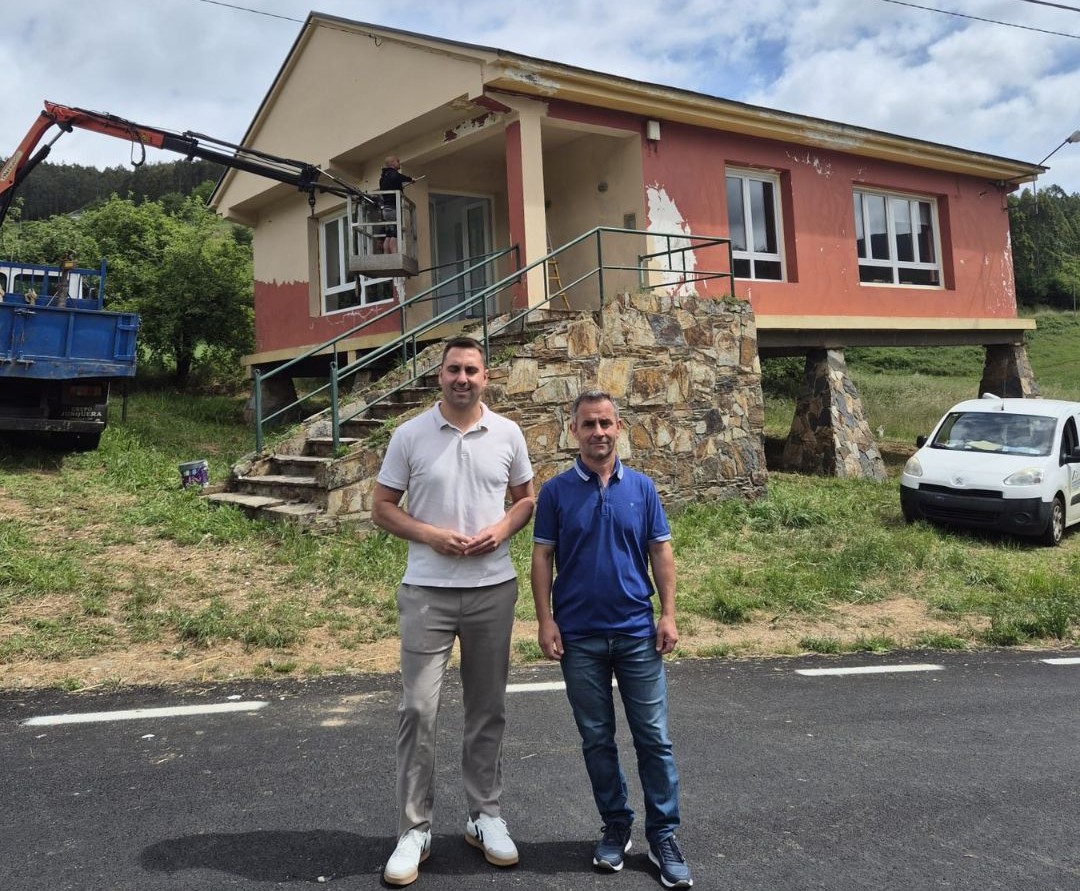 Comezan as obras de mellora exterior no teleclub de Vilaformán, Trabada