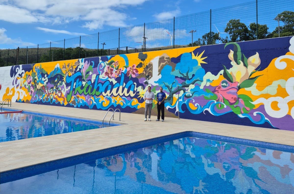 A piscina municipal de Trabada abrirá o 15 de xuño cunha imaxe renovada e ampliando o período de apertura