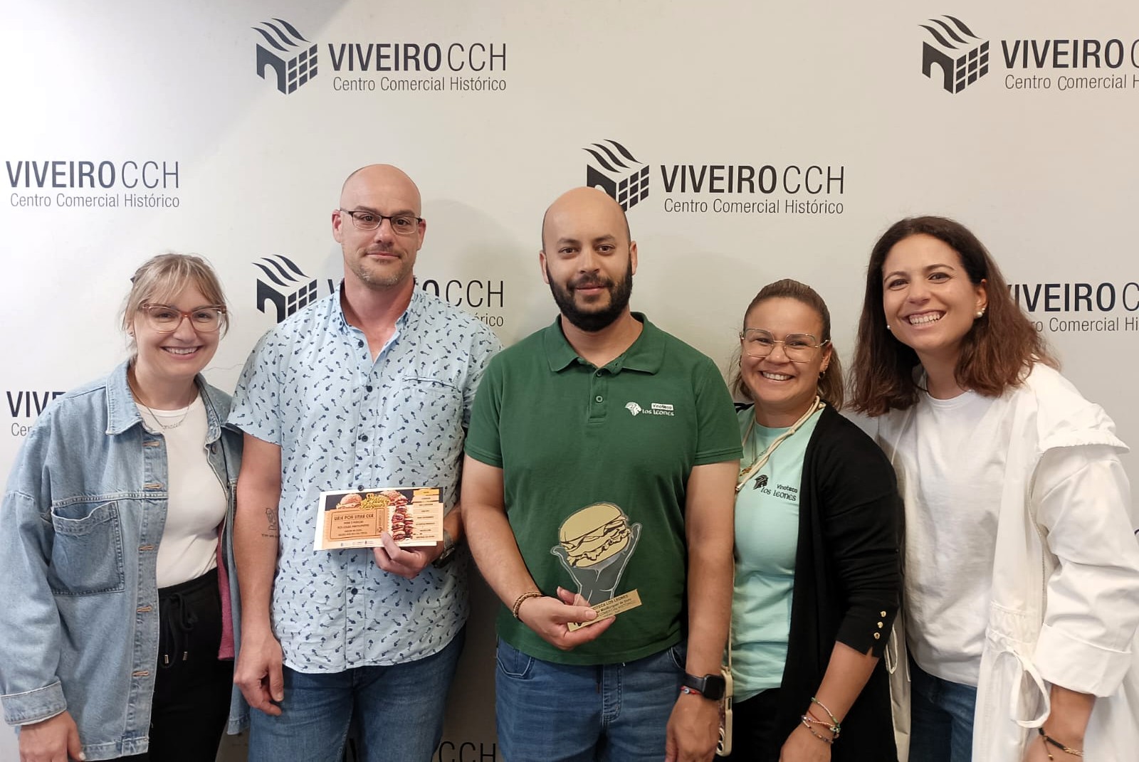 Gran acollida do Concurso de Miniburguers na Festa do Comercio de Viveiro