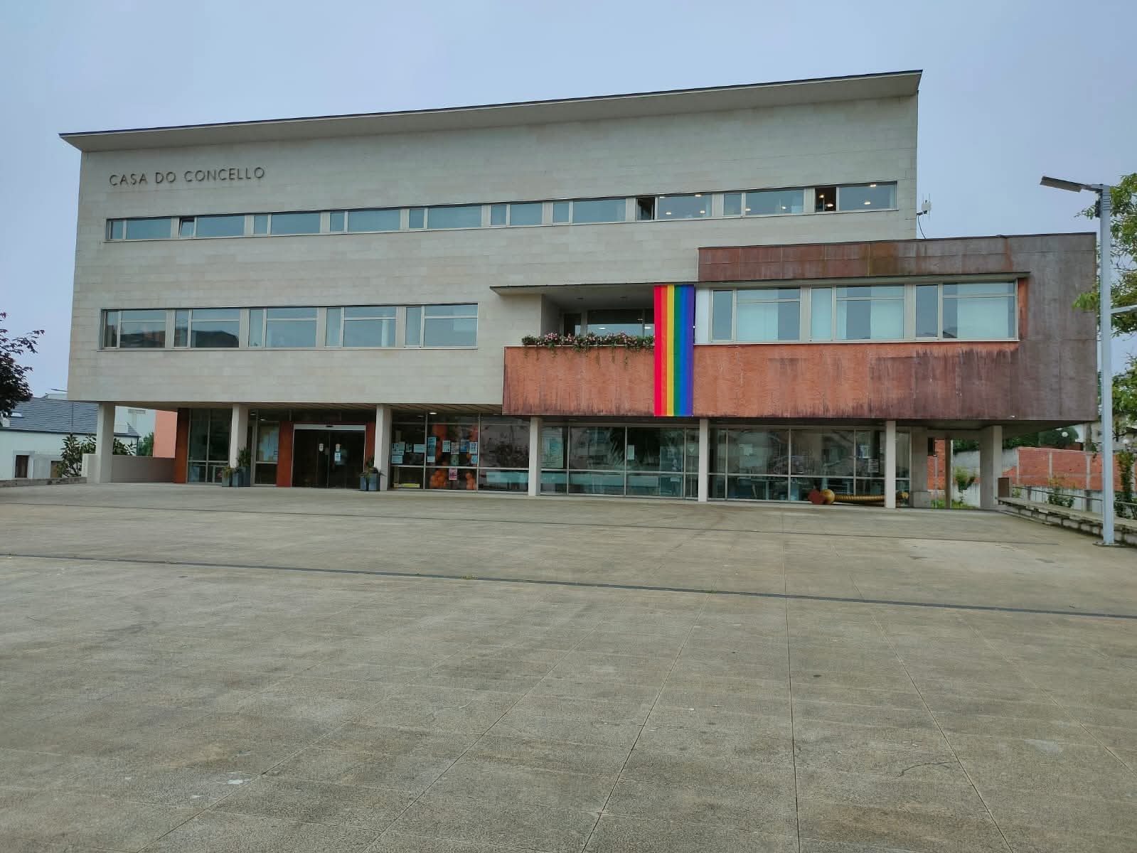 O Orgullo en Burela arranca cun encontro dirixido a mocidade, familias e profesionais