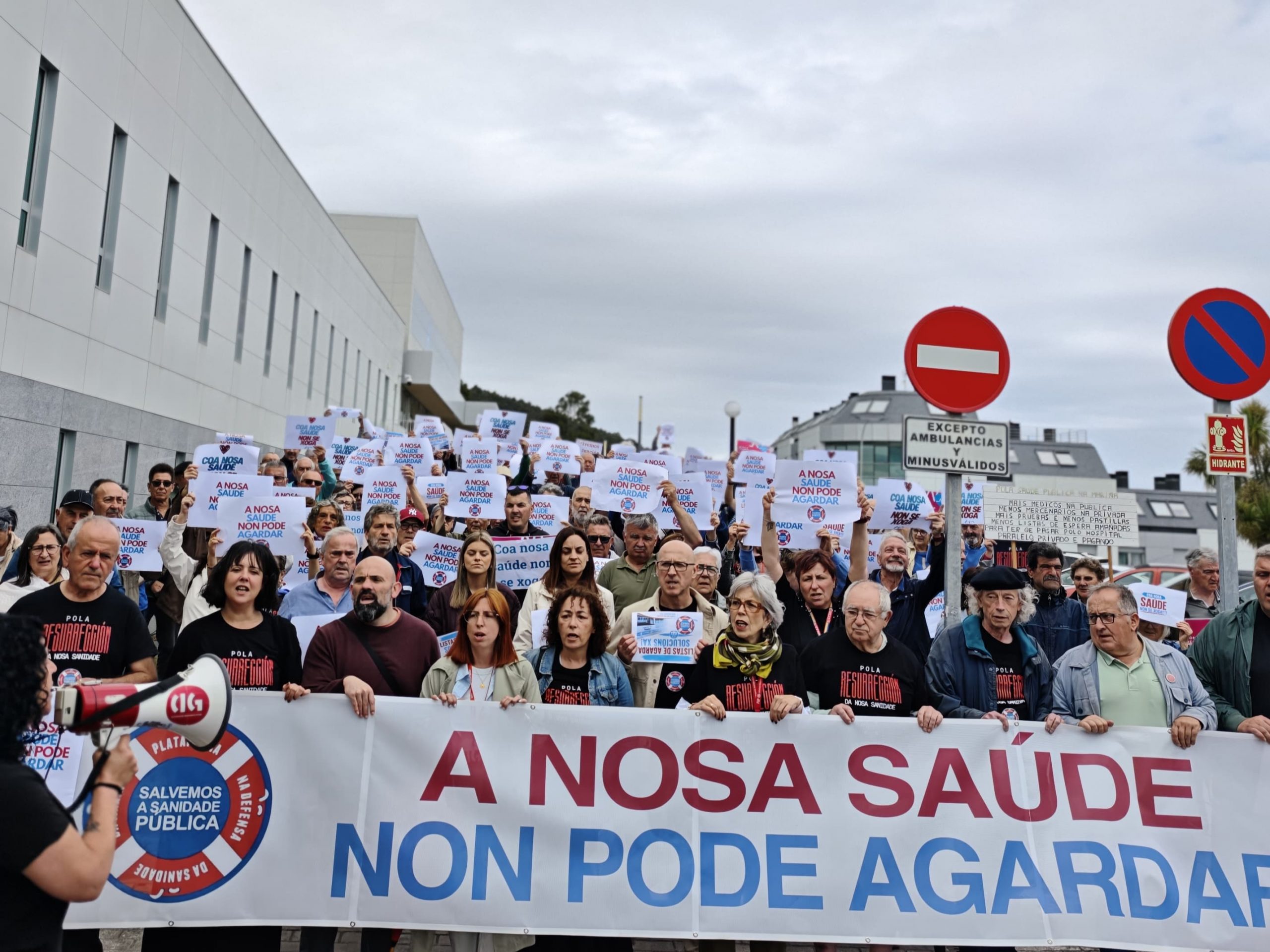 SOS Sanidade Pública reúne 400 persoas en Burela para denunciar as listas de agarda