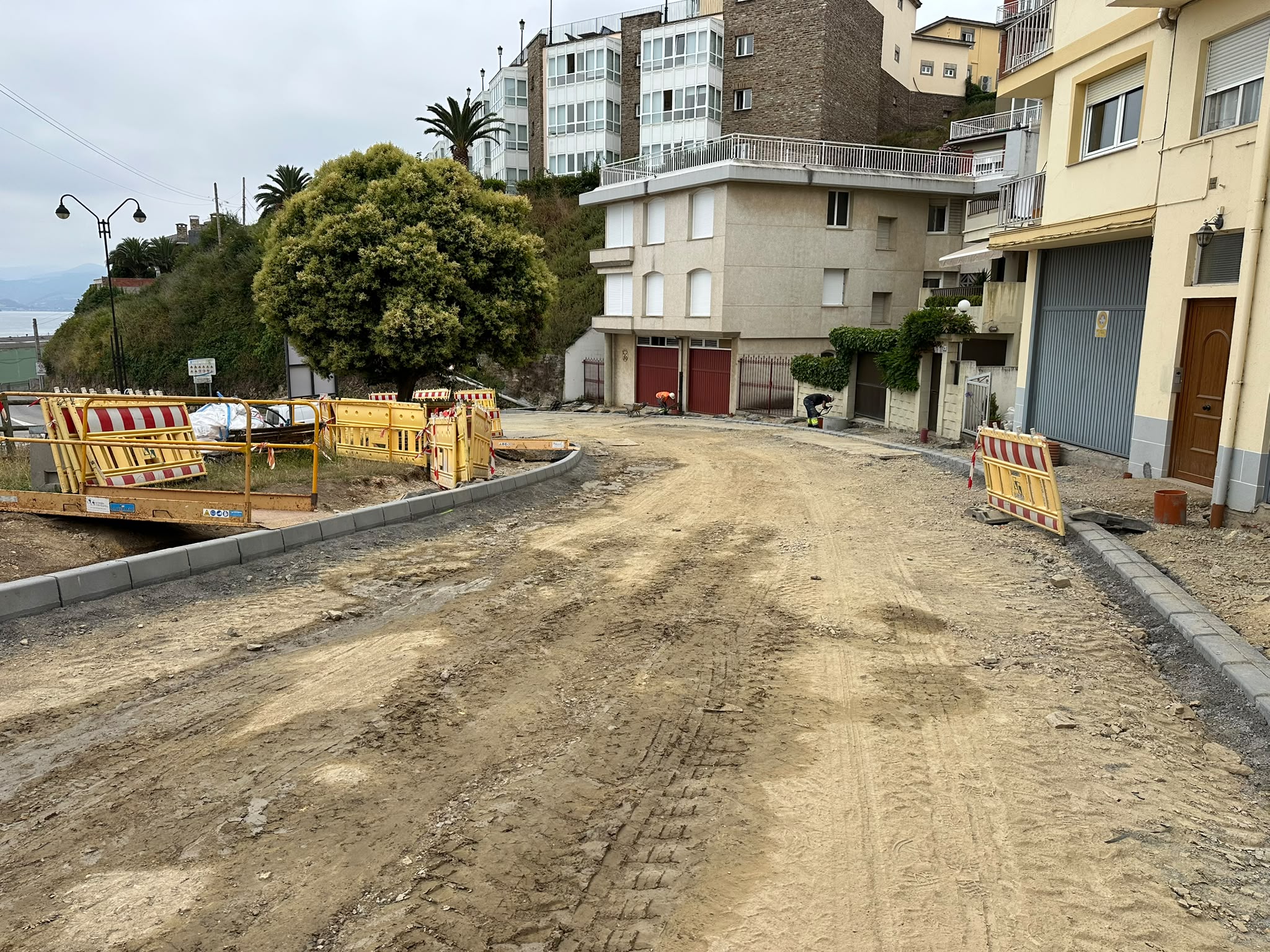 A rúa Buenos Aires de Ribadeo encara a súa reforma integral: novo pavimento, servizos e iluminación