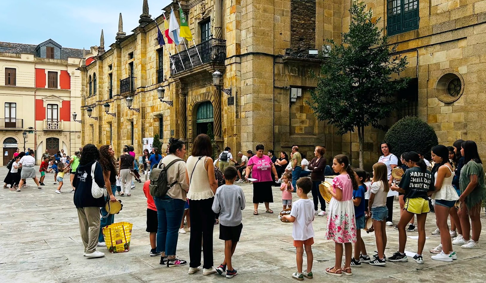 O Concello de Ribadeo permitiralles aos locais hostaleiros a colocación de televisións nas súas terrazas para ver a final do Mundial de Fútbol, que terá lugar este domingo, 19 de xullo, ás 21:00 horas