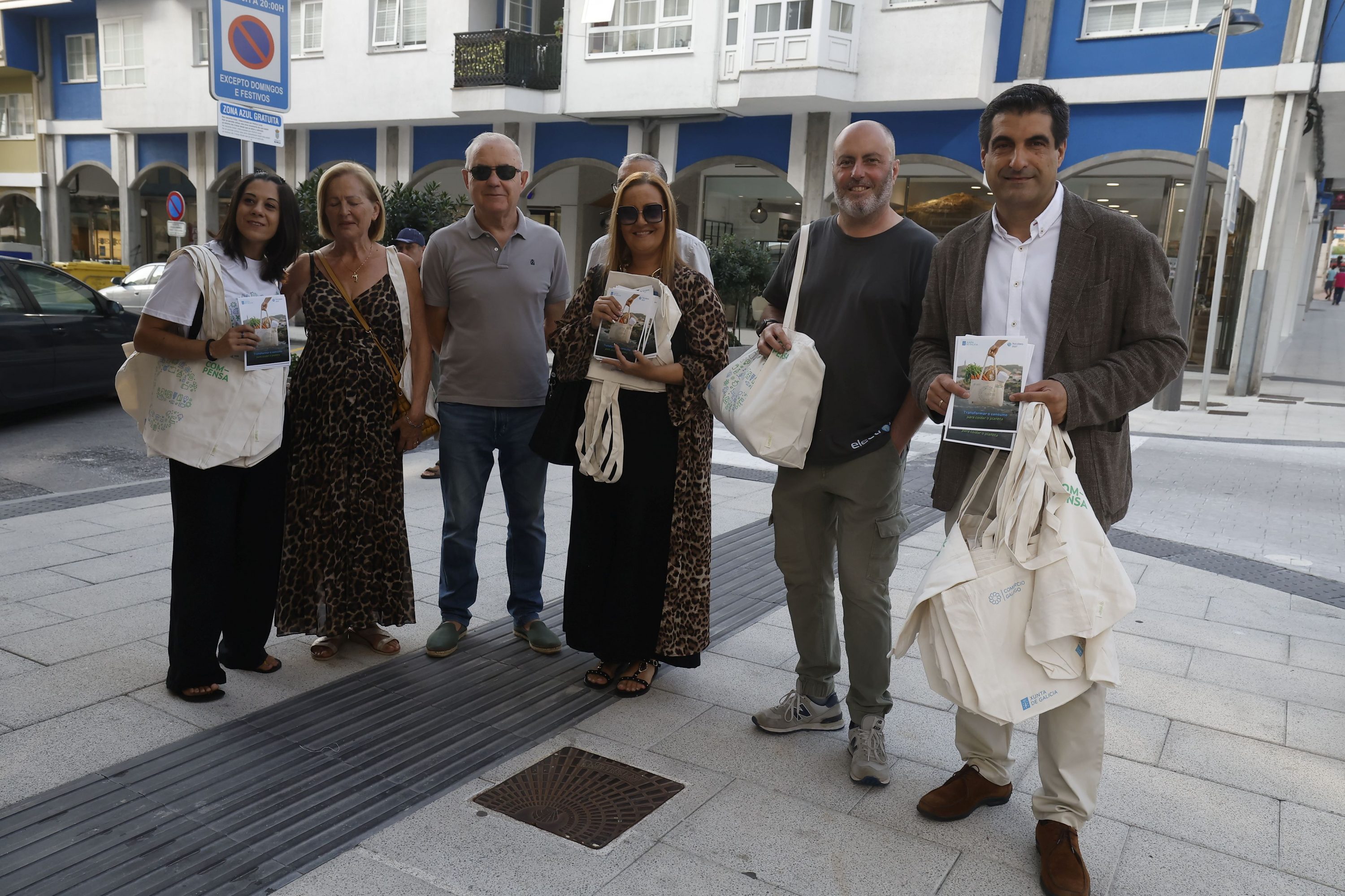 Burela súmase á campaña autonómica Comercio Compensa con reparto de bolsas reutilizables