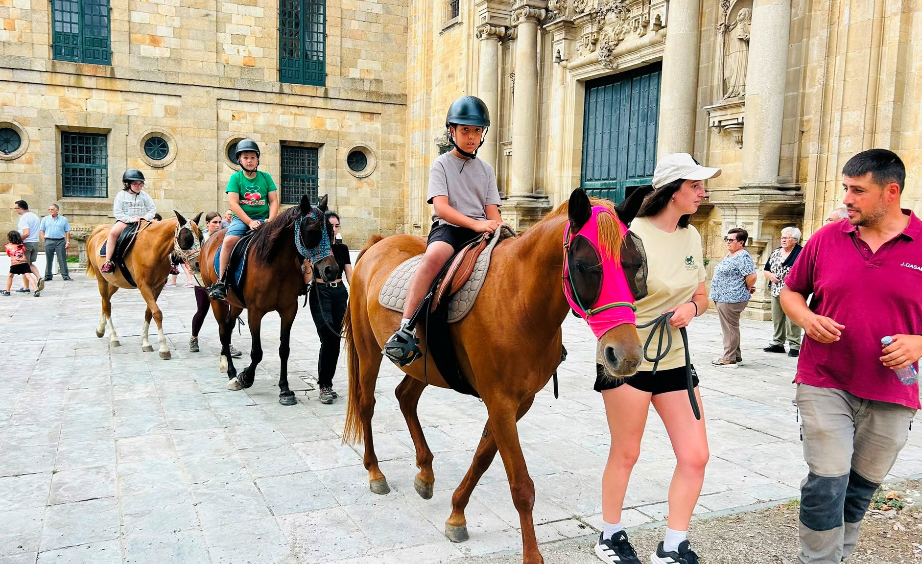 Paseos a cabalo e sendeirismo nocturno triunfan na programación estival de Lourenzá