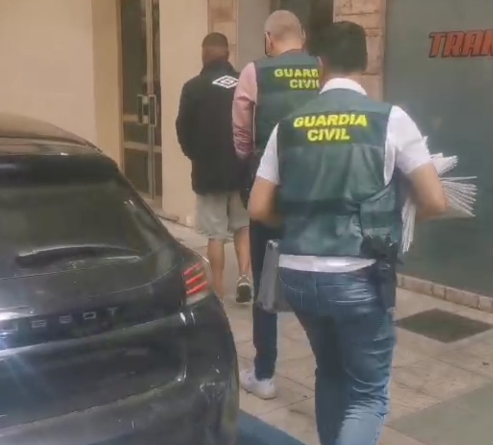 A Garda Civil detén en Vilalba un home acusado de catorce roubos en vivendas da Terra Chá