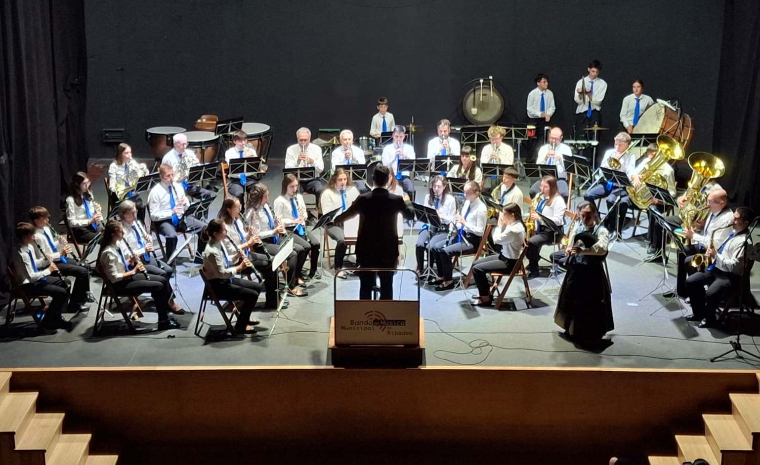 Enzo García Fernández debuta coa Banda Municipal de Música de Ribadeo no concerto do Día da Patria