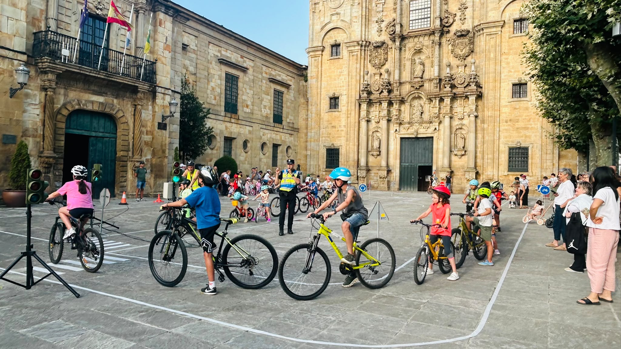 Lourenzá celebra unha exitosa xornada de seguridade viaria dentro do programa Verán na Praza