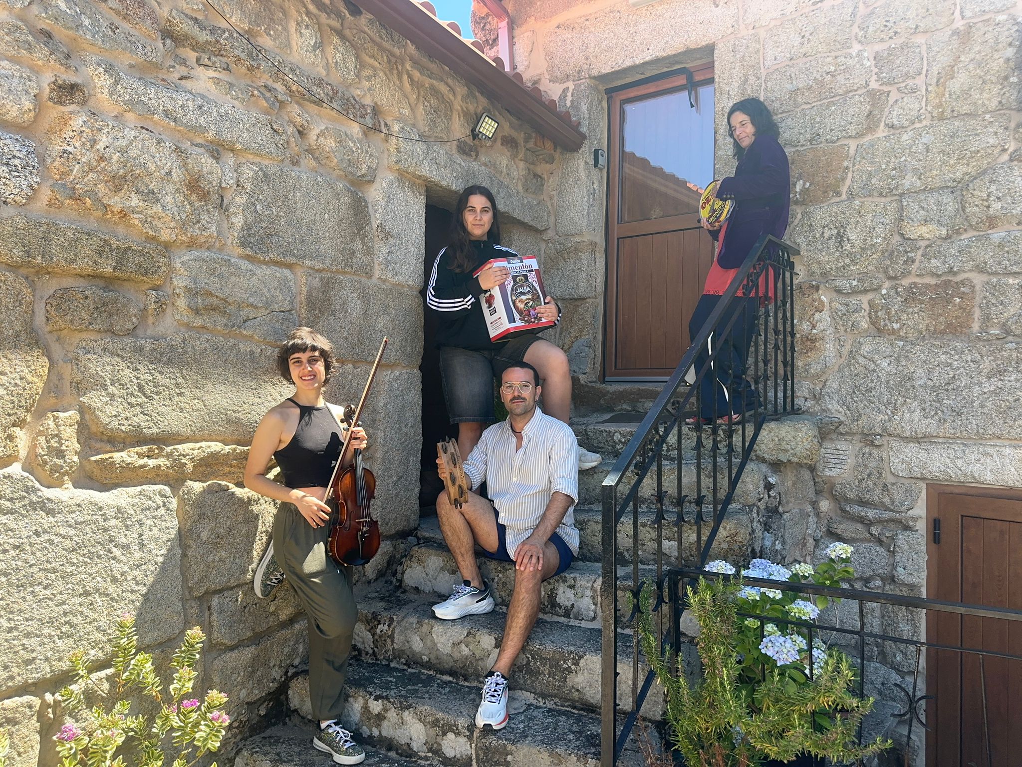 “Os pasadores” e “Ñiqui Ñaque” visitarán Cervo, Foz e Lourenzá na xira de verán do Centro Dramático Galego