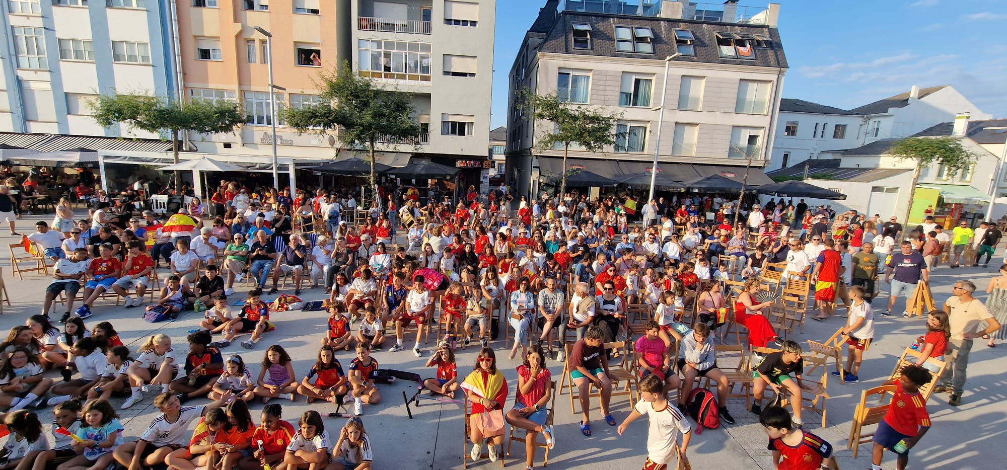 Cervo volveu responder cunha participación masiva, enchendo a Praza dos Campos para compartir unha final inesquecible nun ambiente cheo de ilusión, emoción e orgullo colectivo