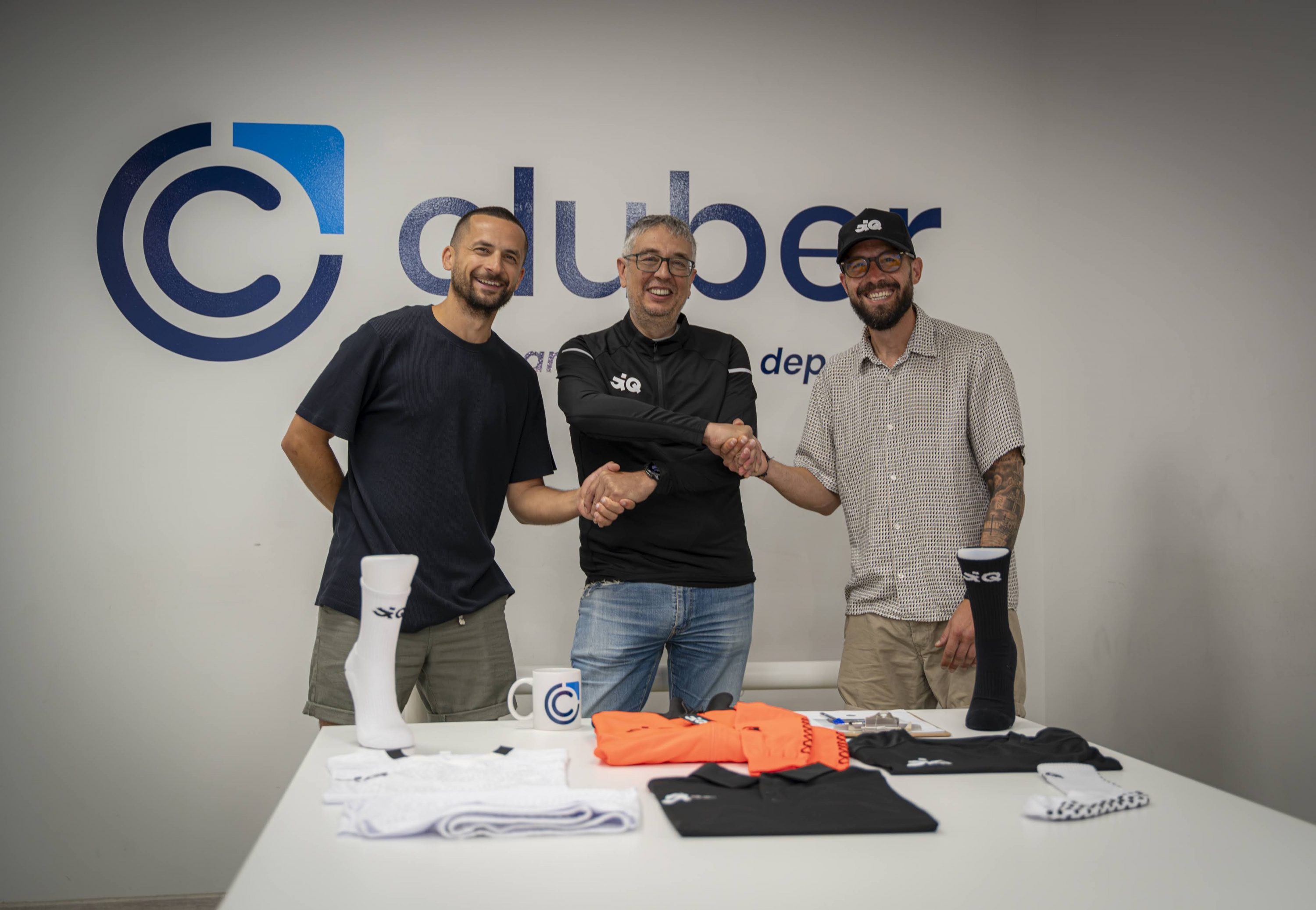 Reyco Burela FS aposta por empresas galegas: CLUBER seguirá como socio tecnolóxico e iQ será a marca deportiva