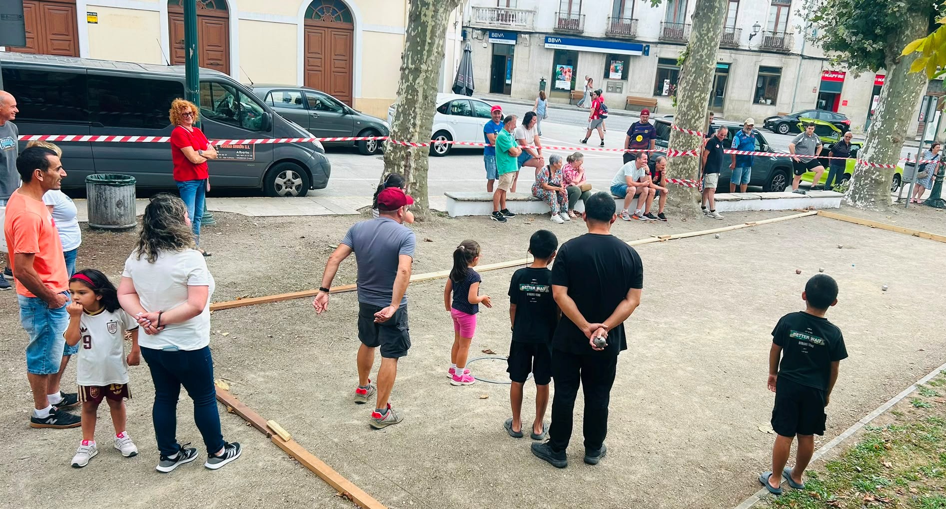 Lourenzá celebra unha nova tarde de lecer con Xogando á petanca dentro de Verán na Praza