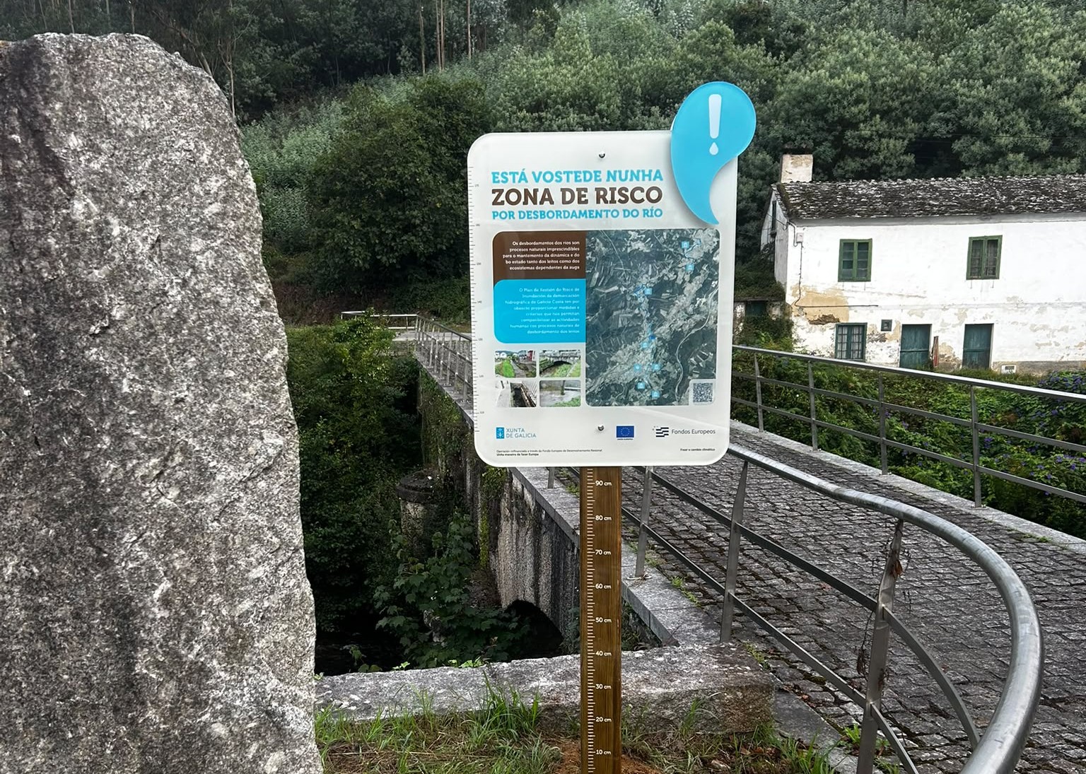 Augas de Galicia instala 12 paneis para alertar do risco de inundación no río Masma ao seu paso por Mondoñedo