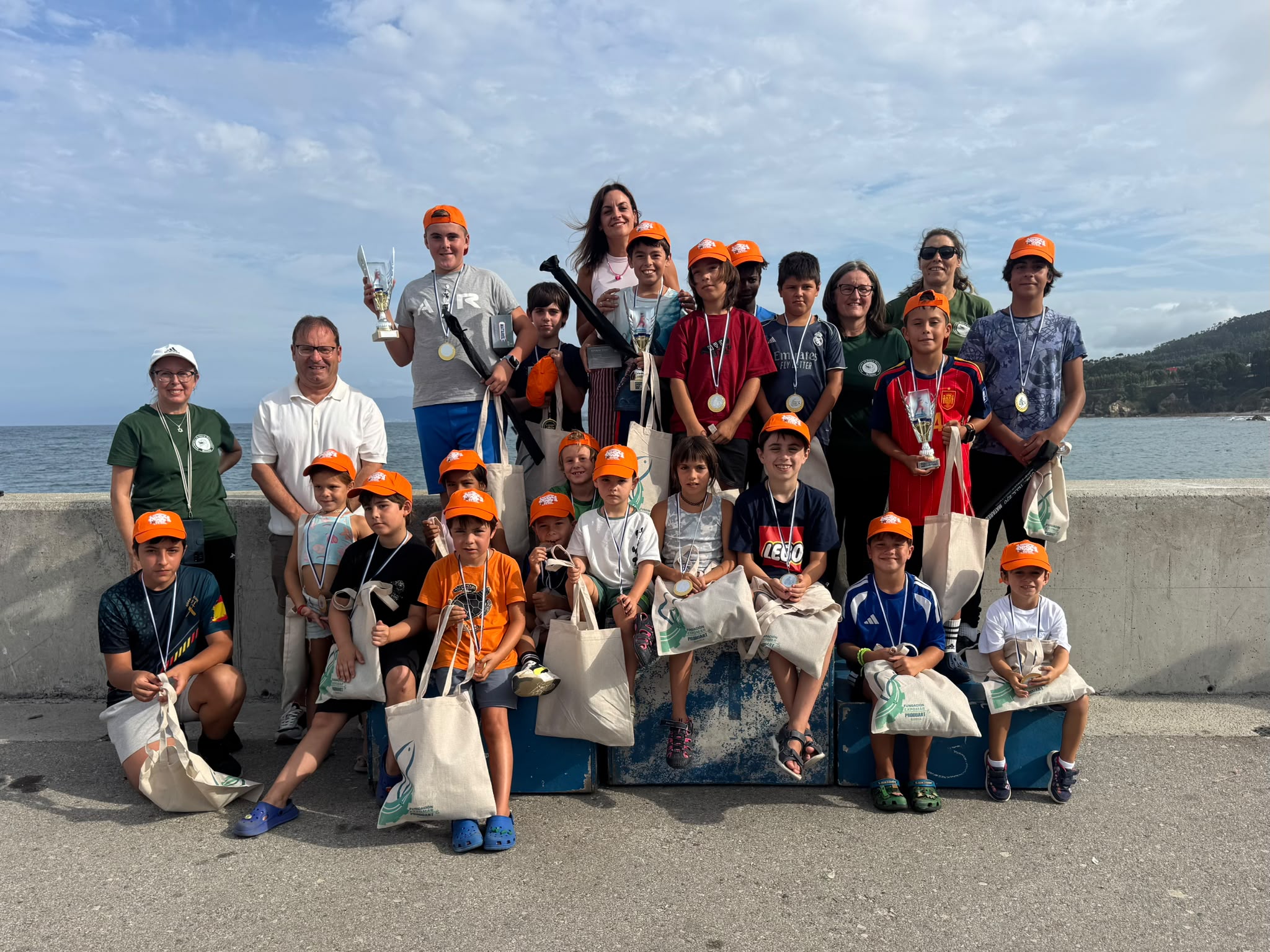 Hugo Díaz gaña o I Concurso de Pesca Xuvenil de Burela con 47 capturas