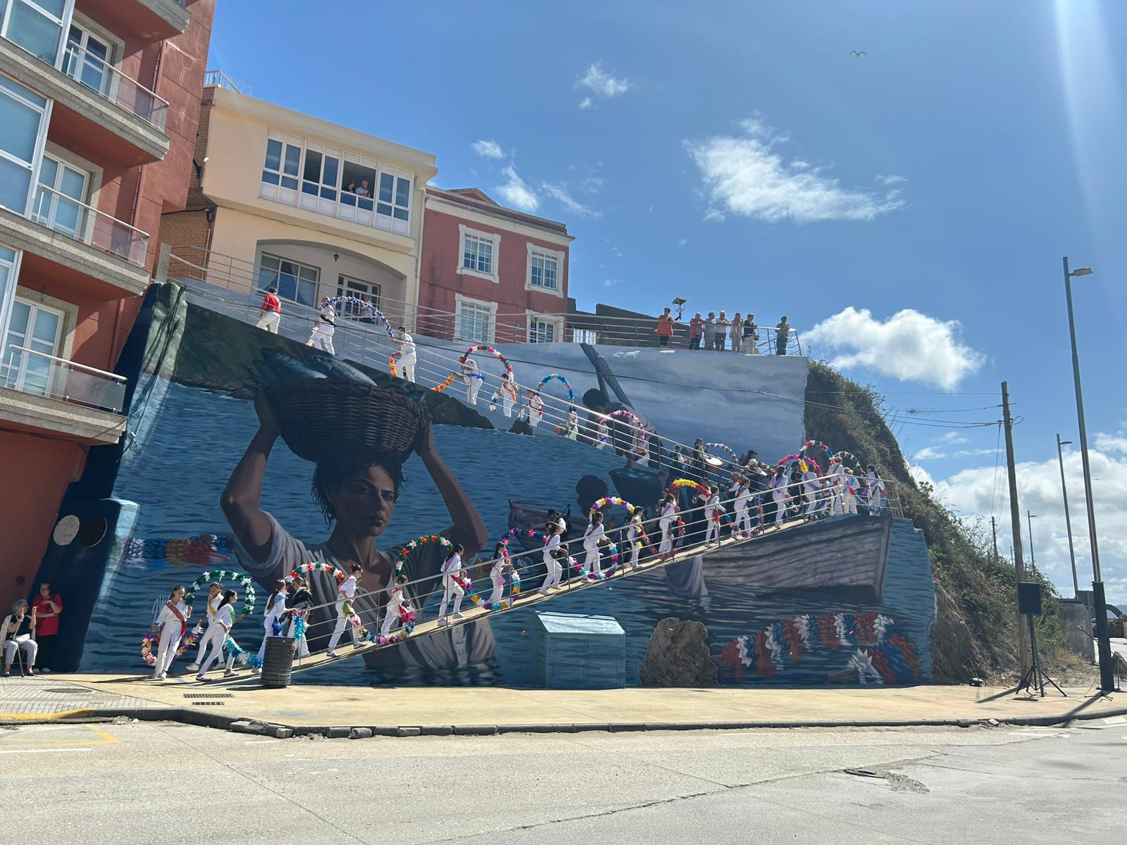 Cariño inaugura o mural da Rampla do Castro, obra do artista internacional Wedo Goás