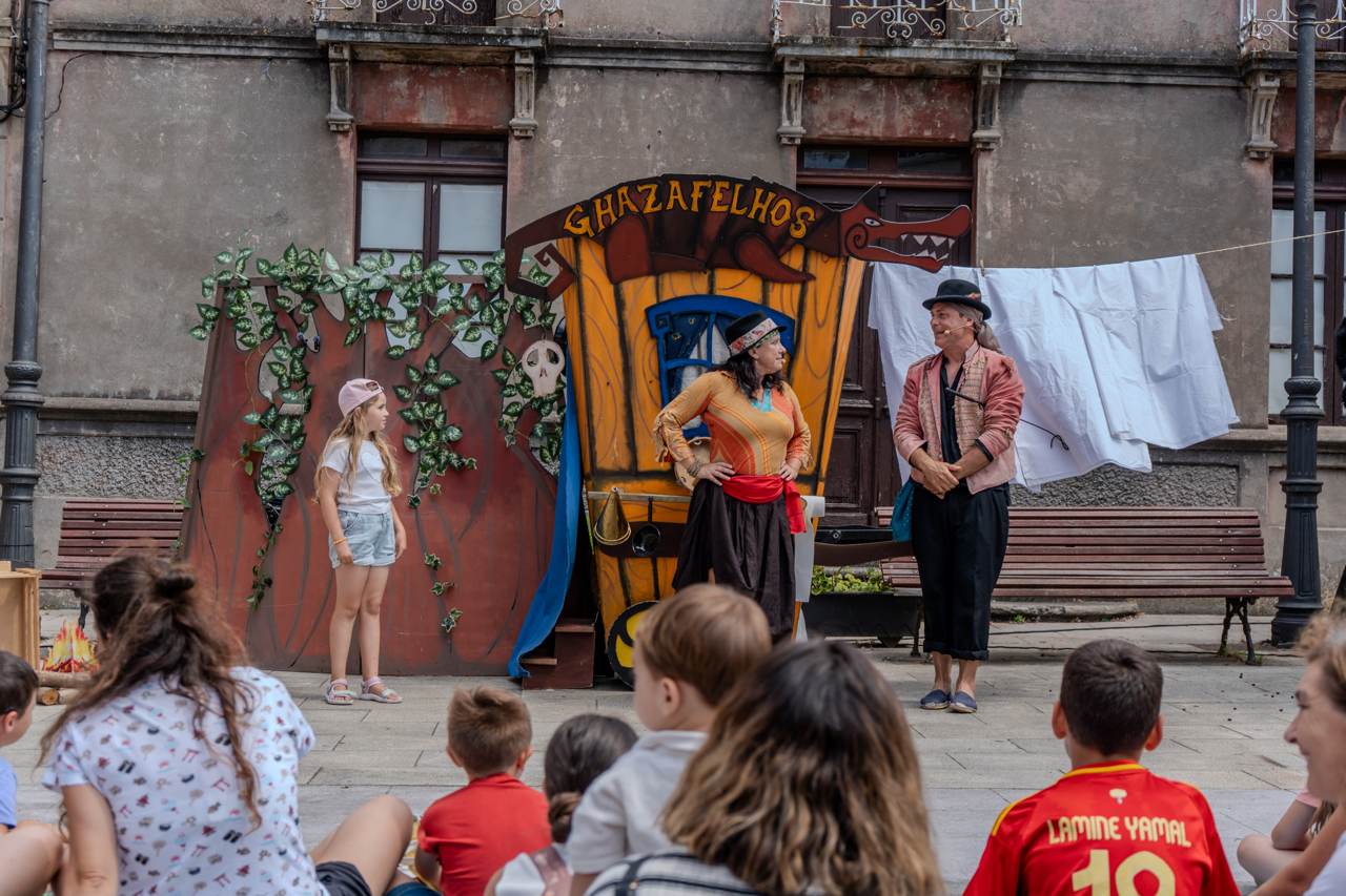 A XLVIII Mostra de Teatro Galego de Cariño arrinca cunha intensa primeira xornada de teatro para todos os públicos