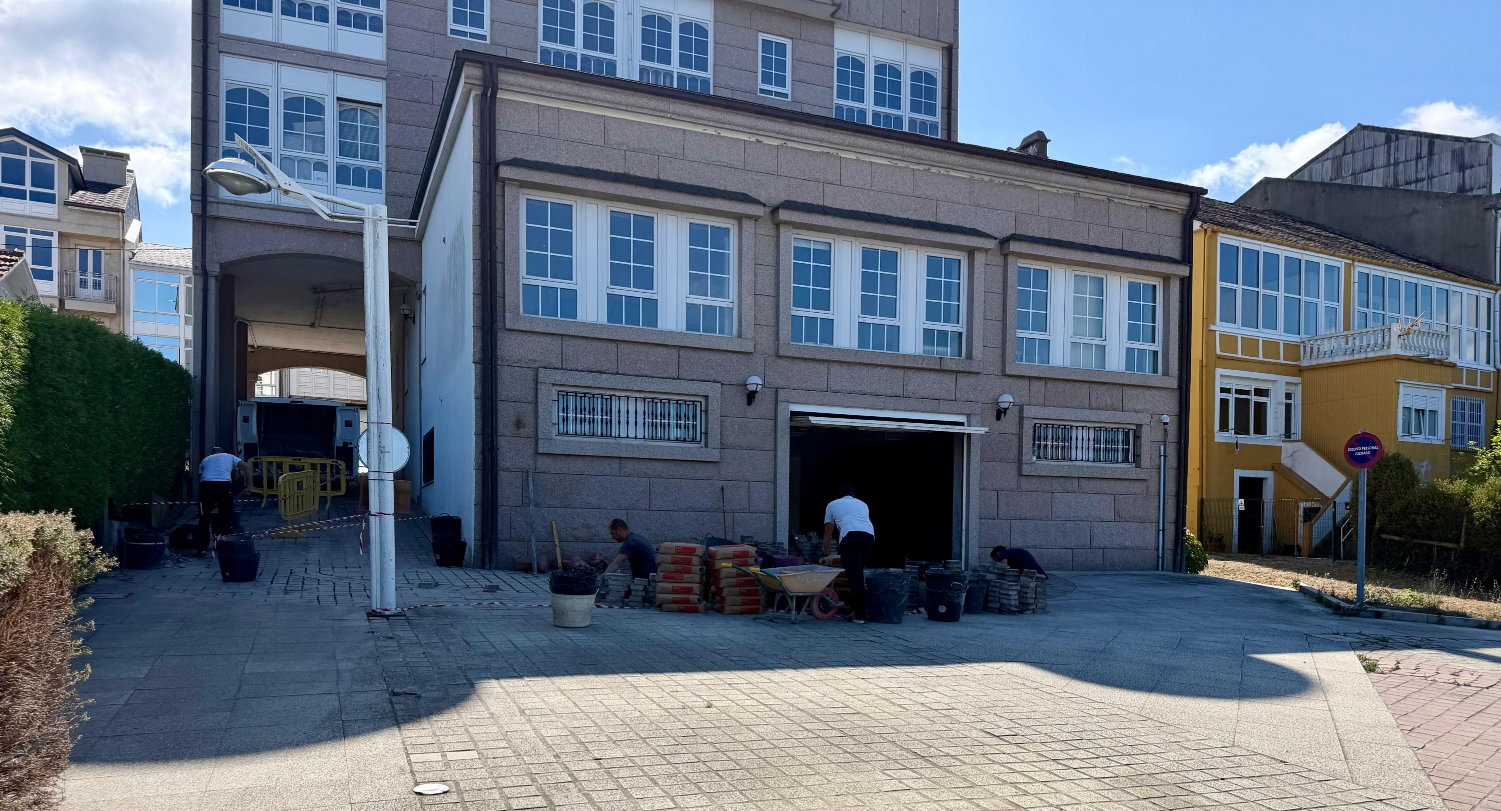 En marcha as obras de mantemento do aparcadoiro do xulgado de Ortigueira