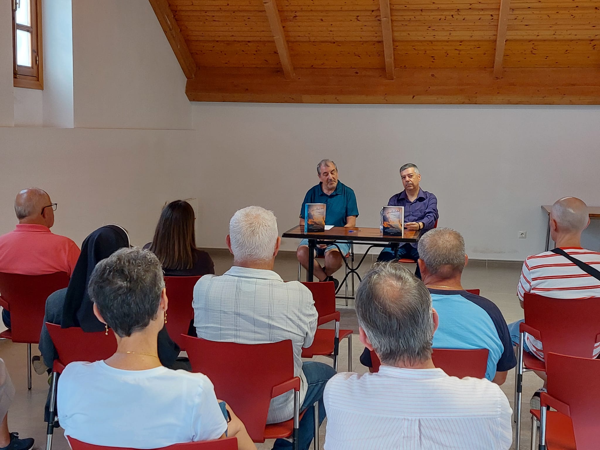 O pasado venres, 14 de agosto, presentouse no Local Social da Praza Concepción Arenal de Ferreira do Valadouro o libro 'Espiritualidad', coordinado e redactado por Pepe Peinó e no que colaboran outros sete autores de distintas correntes espirituais