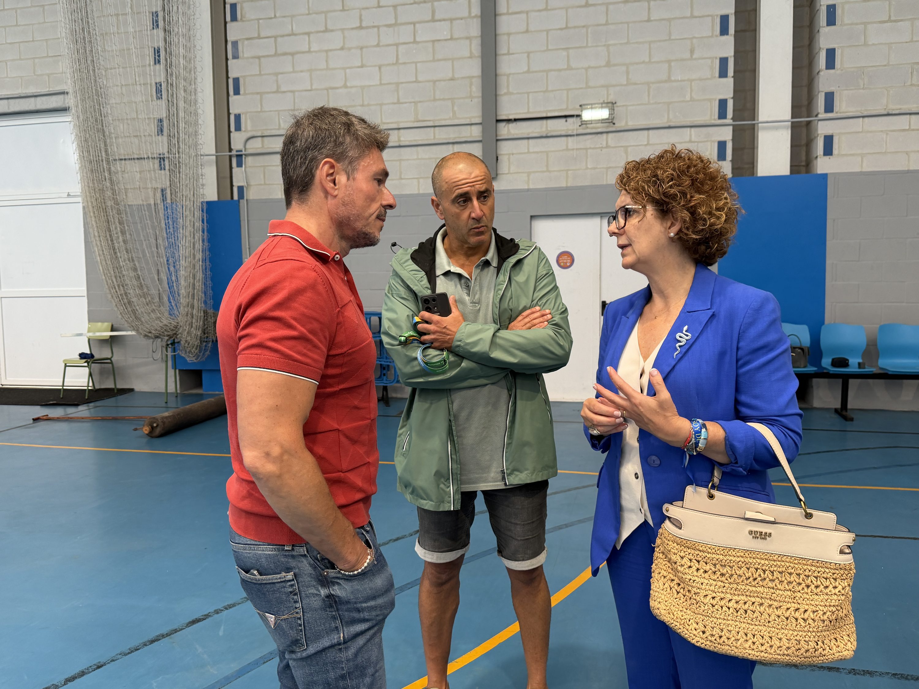 Navia finaliza a renovación da cuberta do Polideportivo Municipal cun investimento de 195.000 euros