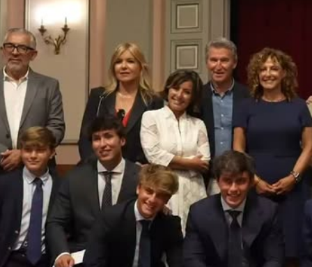 Feijóo alerta dun momento “destituyente” en España durante a súa visita á exposición dedicada ao expresidente Calvo-Sotelo en Ribadeo