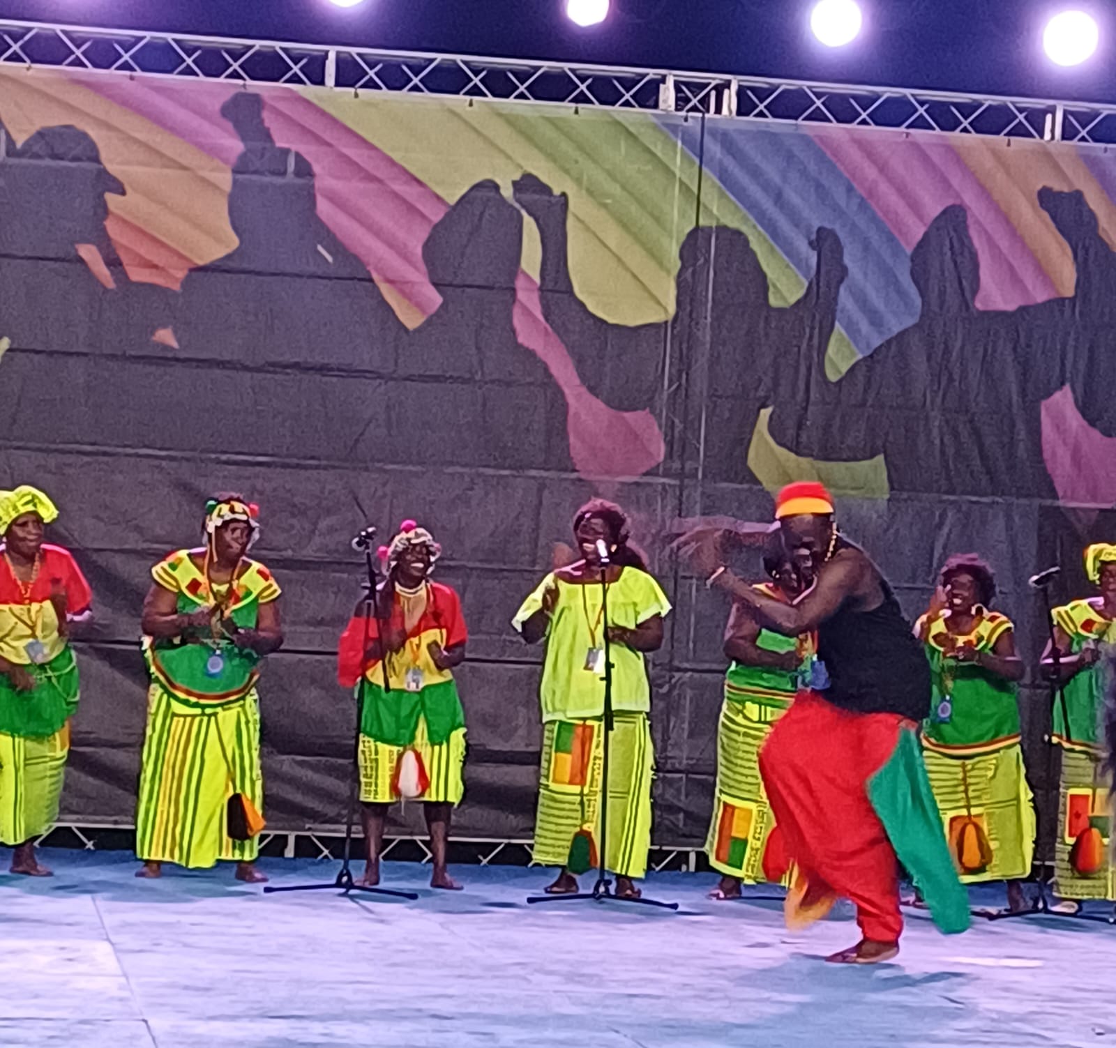 San Miguel de Reinante, en Barreiros, encheuse de música, cor e tradición este sábado, 8 de agosto, co XLIII Festival Folclórico Internacional do Emigrante, declarado Festa de Interese Turístico