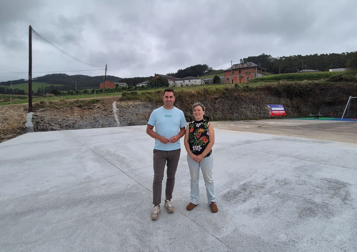 Rematan as obras de mellora dos accesos á antiga escola de Fórnea, en Trabada