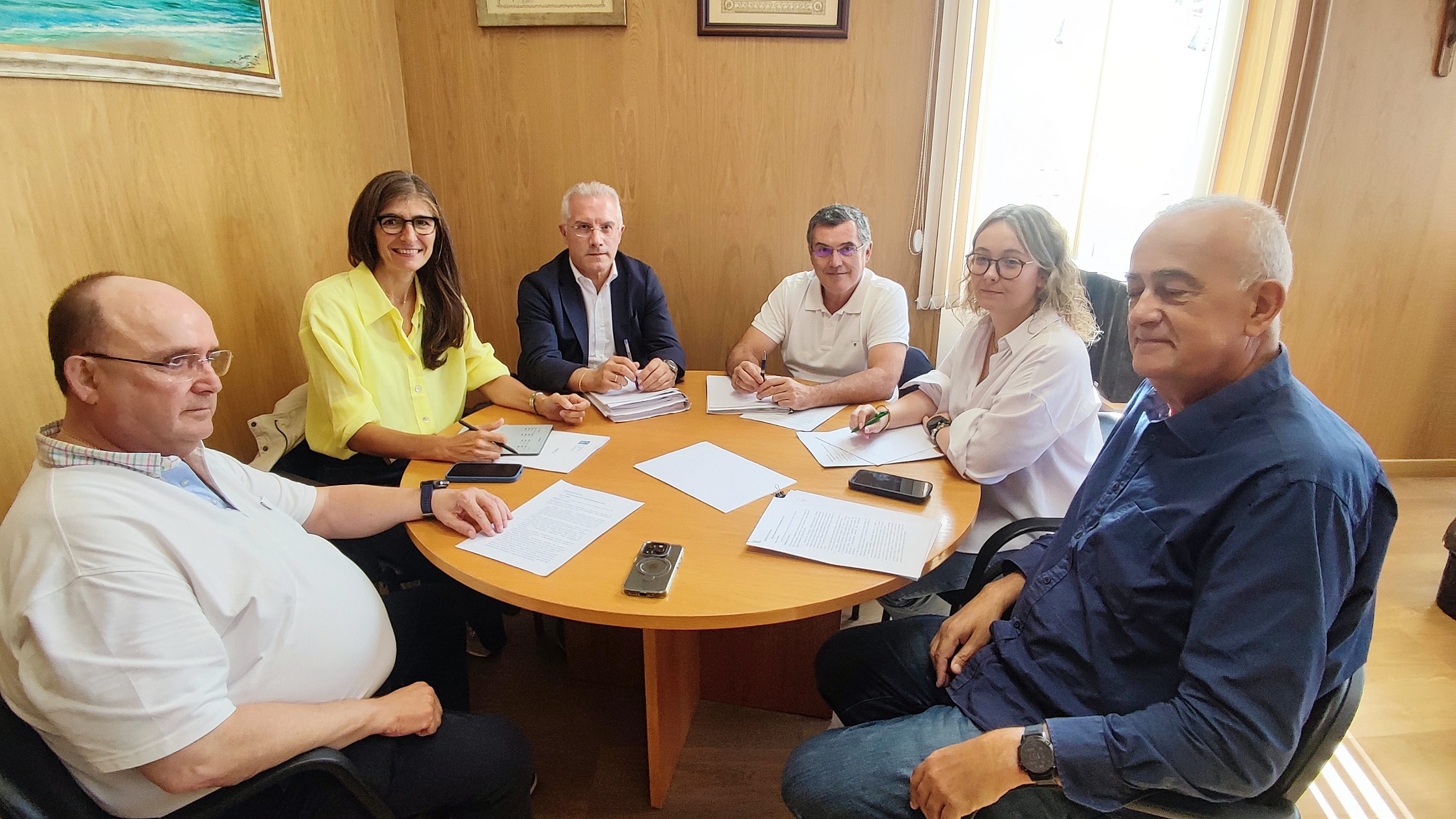 Portos de Galicia atenderá a petición da confraría de Celeiro e derrubará as naves abandonadas do peirao norte