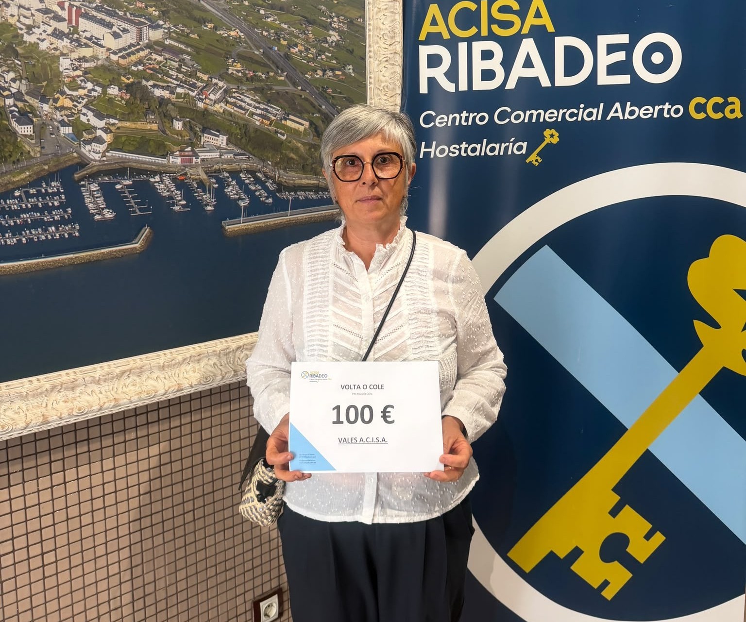 María Teresa Díaz Sanjurjo, veciña de Castropol, gañou un dos premios da campaña da Volta ao Cole de Acisa Ribadeo