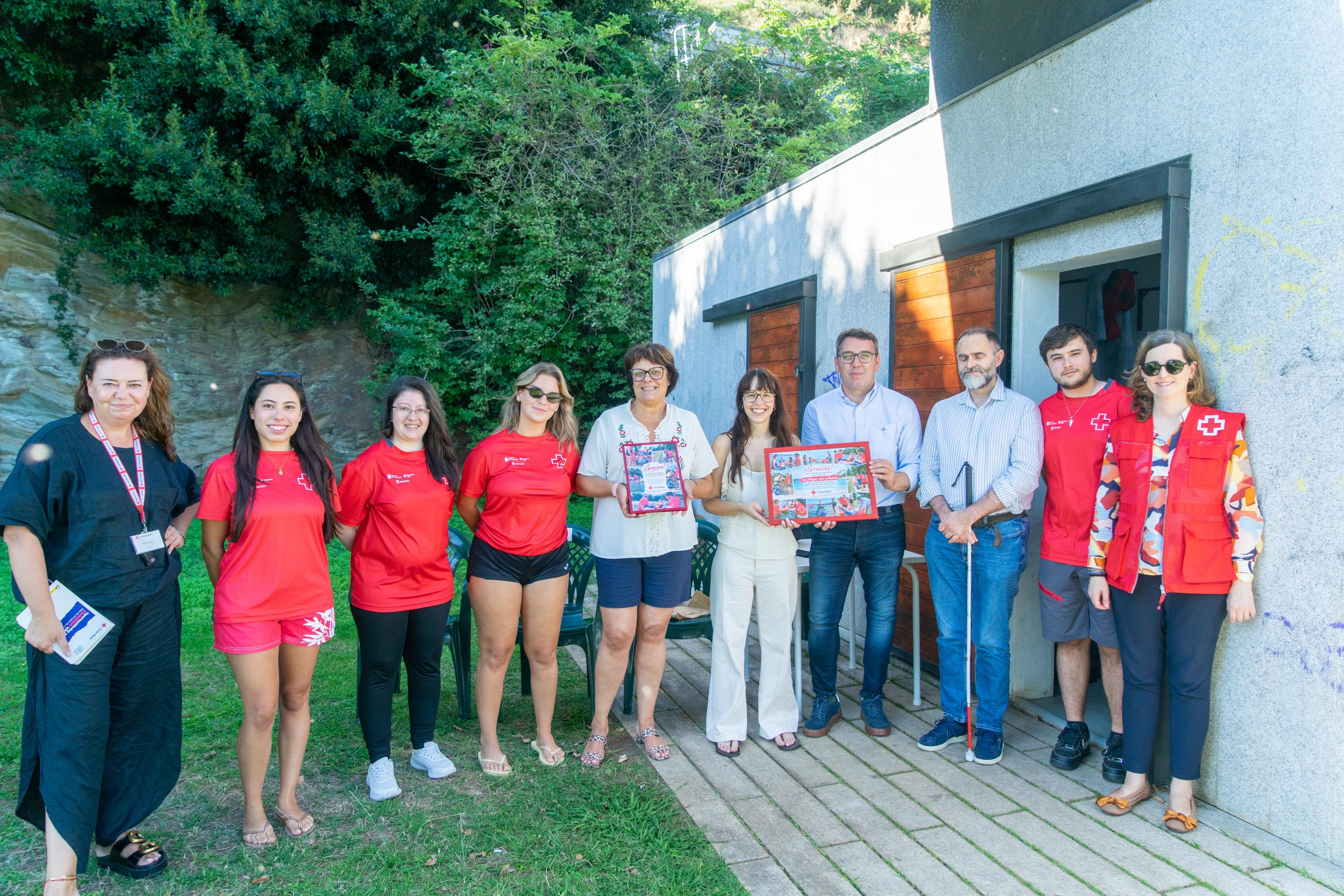 Clausurada a tempada de baño adaptado de 'Ribadeo Accesible' tras facilitar o acceso ao mar a centos de persoas