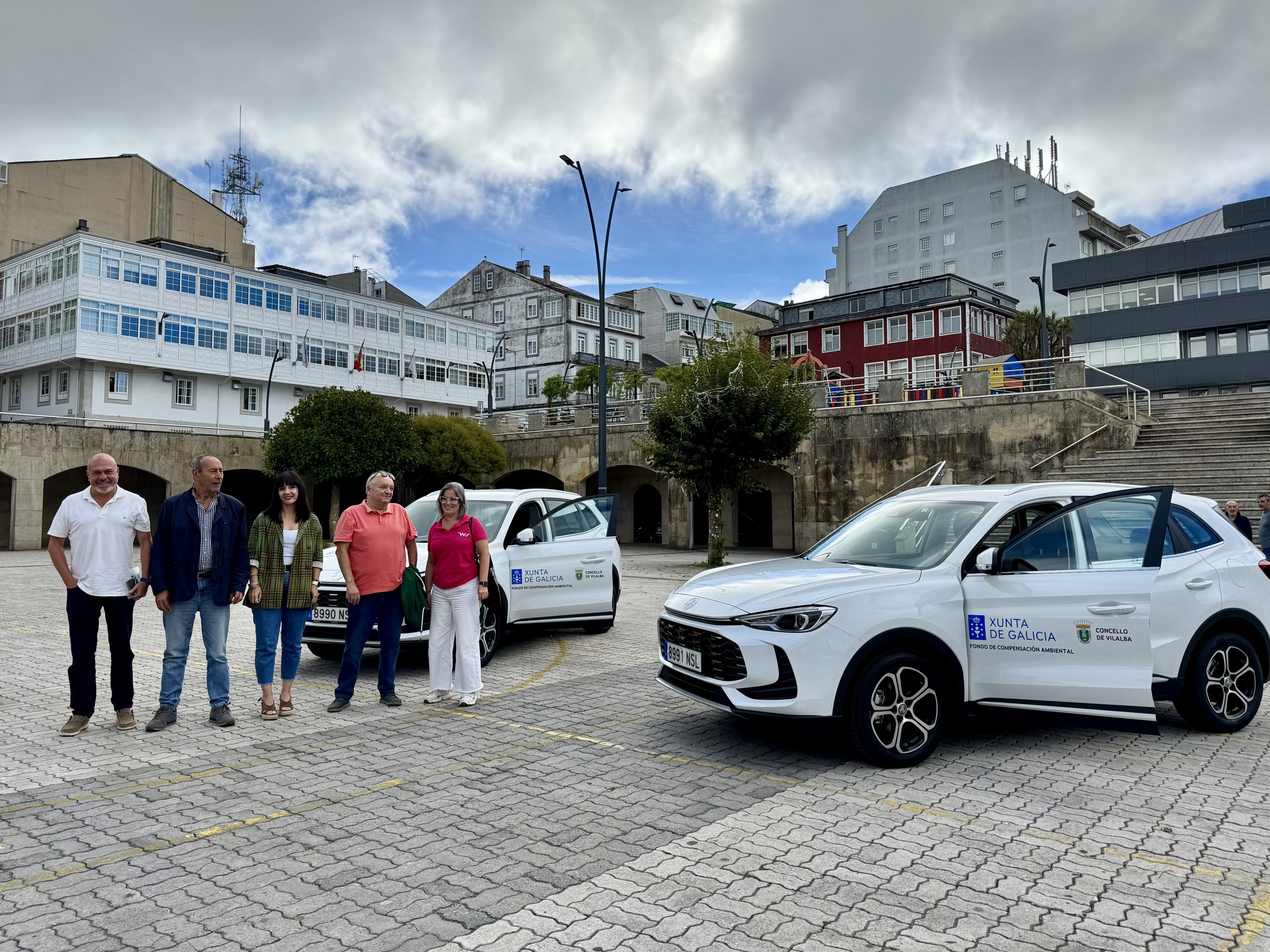 O Concello de Vilalba incorporou este venres ao seu parque móbil municipal dous novos vehículos híbridos con distintivo ambiental ECO, que estarán destinados ao uso do persoal municipal e ás necesidades derivadas da actividade diaria do Concello