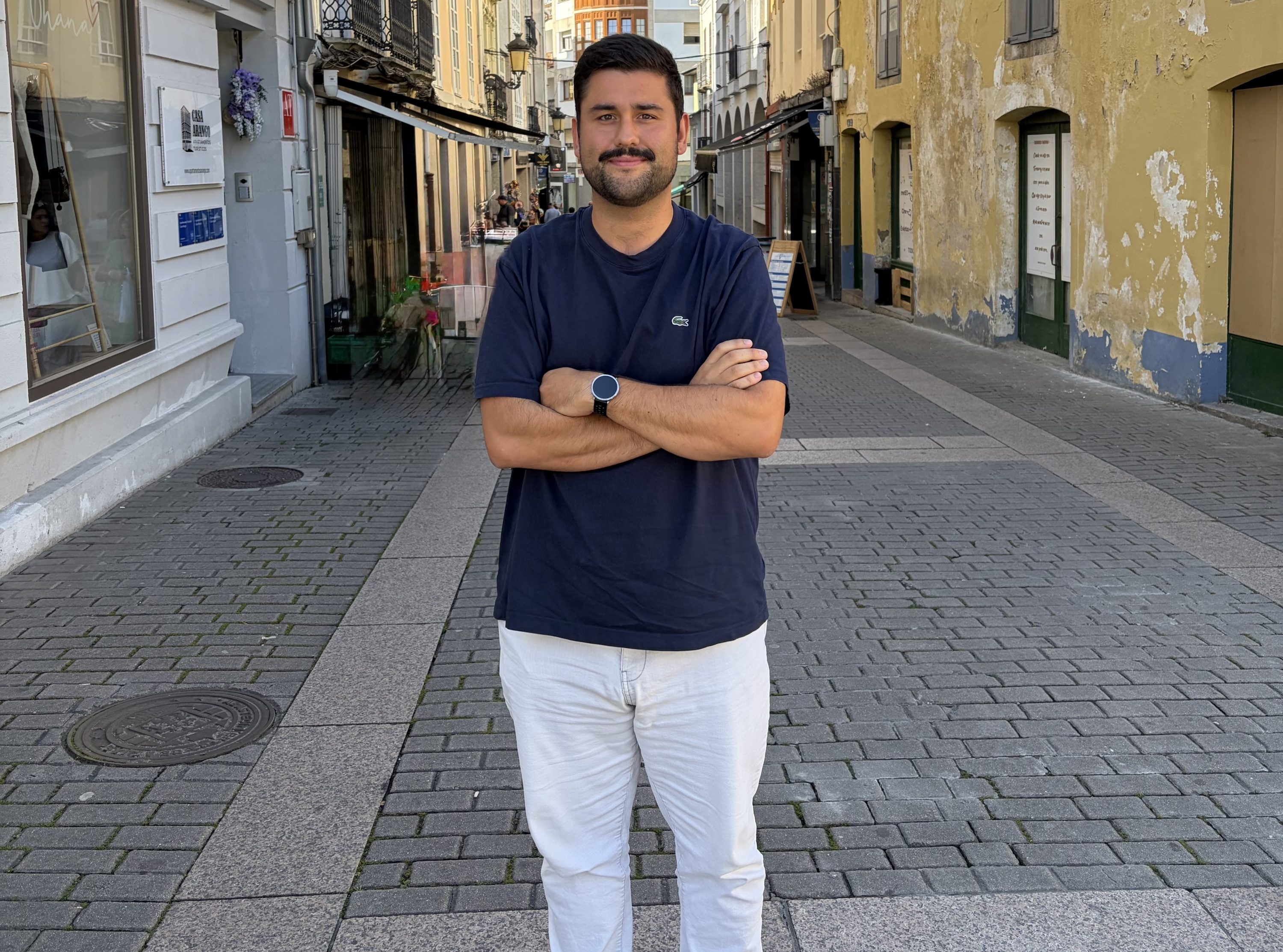 O BNG denuncia improvisación, suciedade e colapsos de tráfico durante o verán en Ribadeo