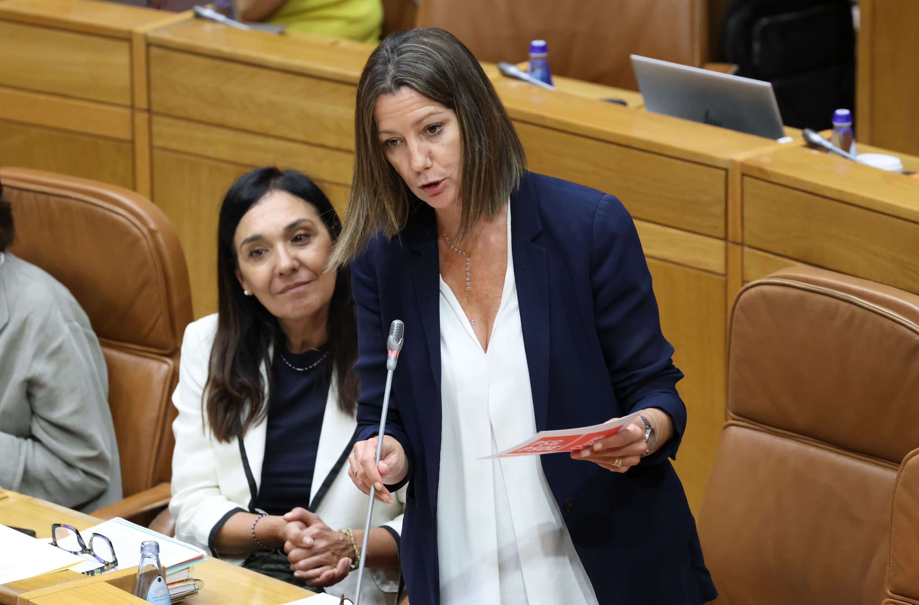 Lara Méndez critica o “descontrol tremendo” que obrigou a pechar a praia das Catedrais