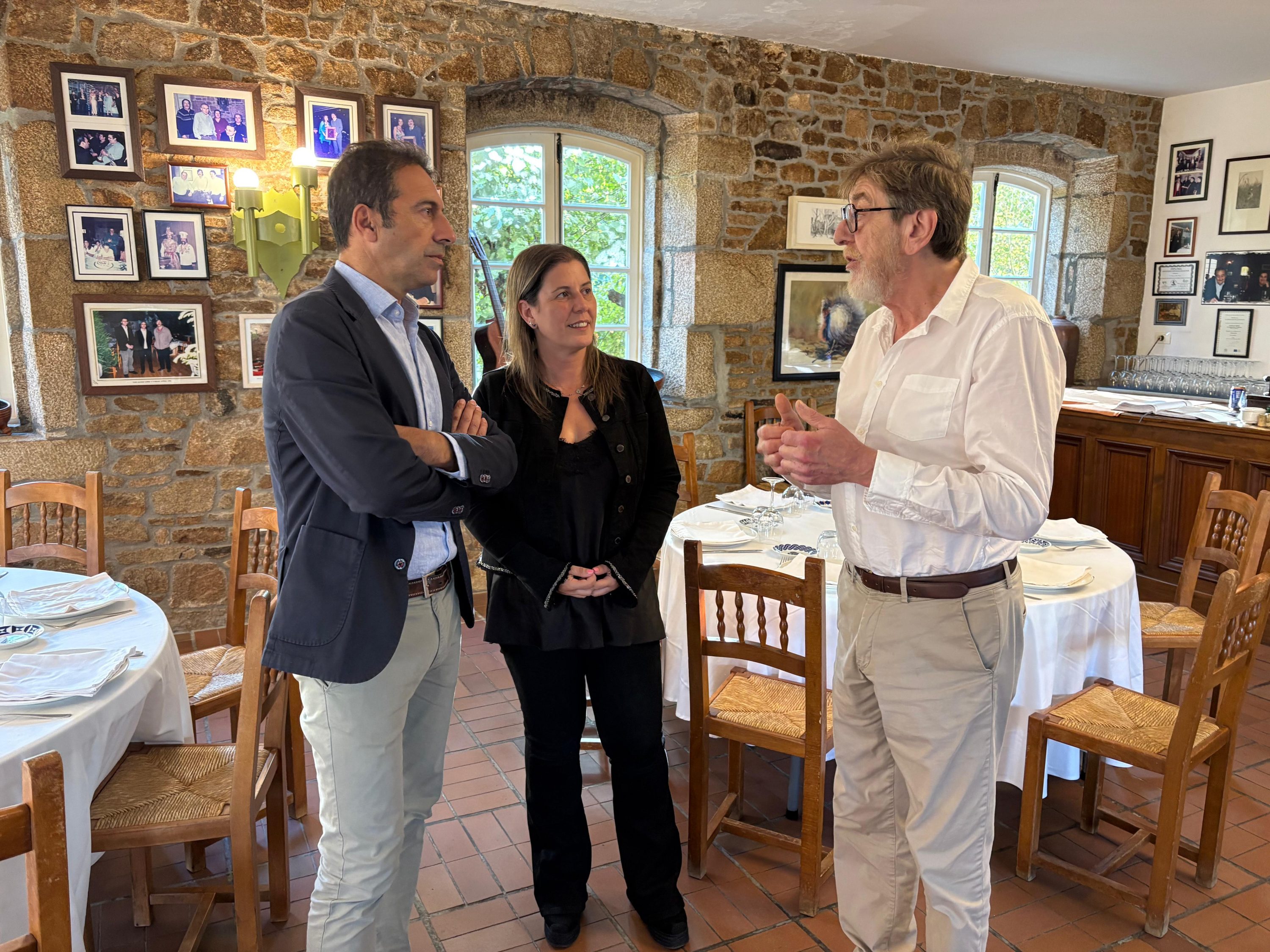 O delegado territorial visita O Almacén, en Cervo, dentro da promoción do Outono Gastronómico