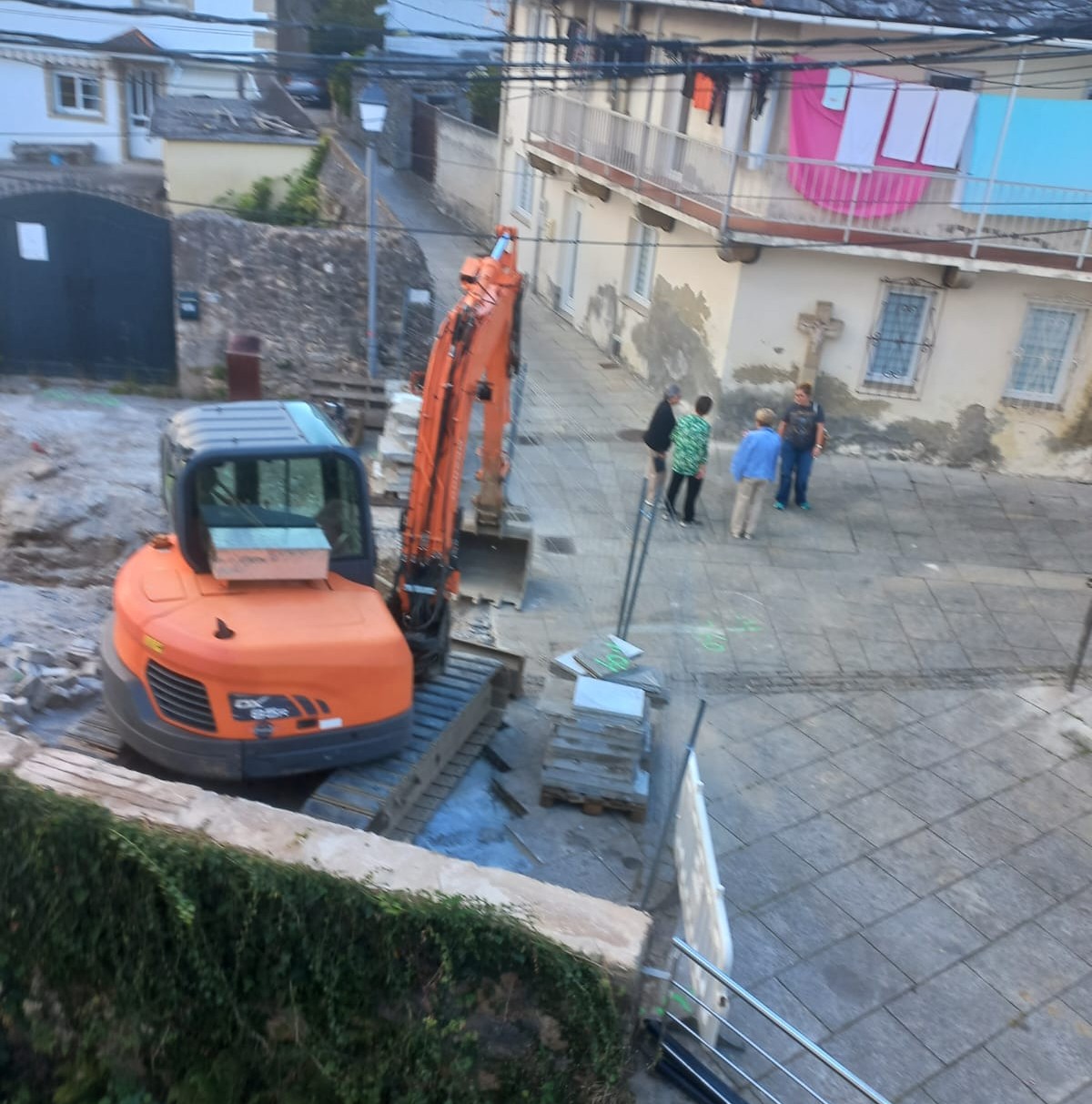 Veciños de Xunqueira reclaman solución ao corte peonil e critican a falta de resposta municipal