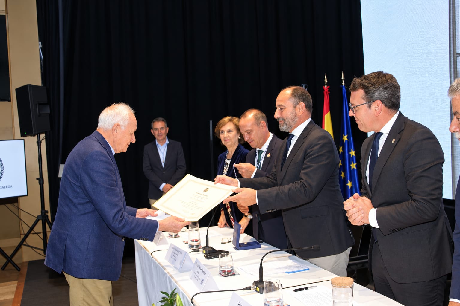 A Academia Xacobea incorpora a John Rutherford e Manuel Valín na súa sesión solemne en Ribadeo