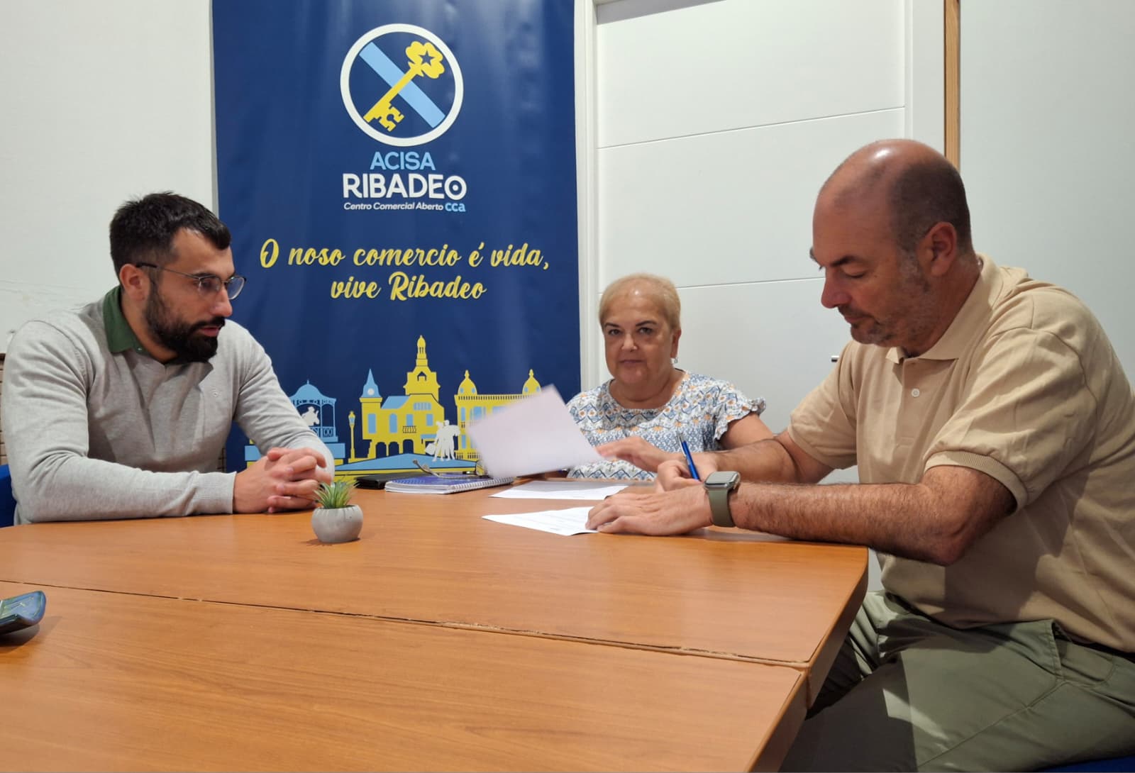 Acisa Ribadeo e Gestión Gratelu renovan o seu convenio de colaboración