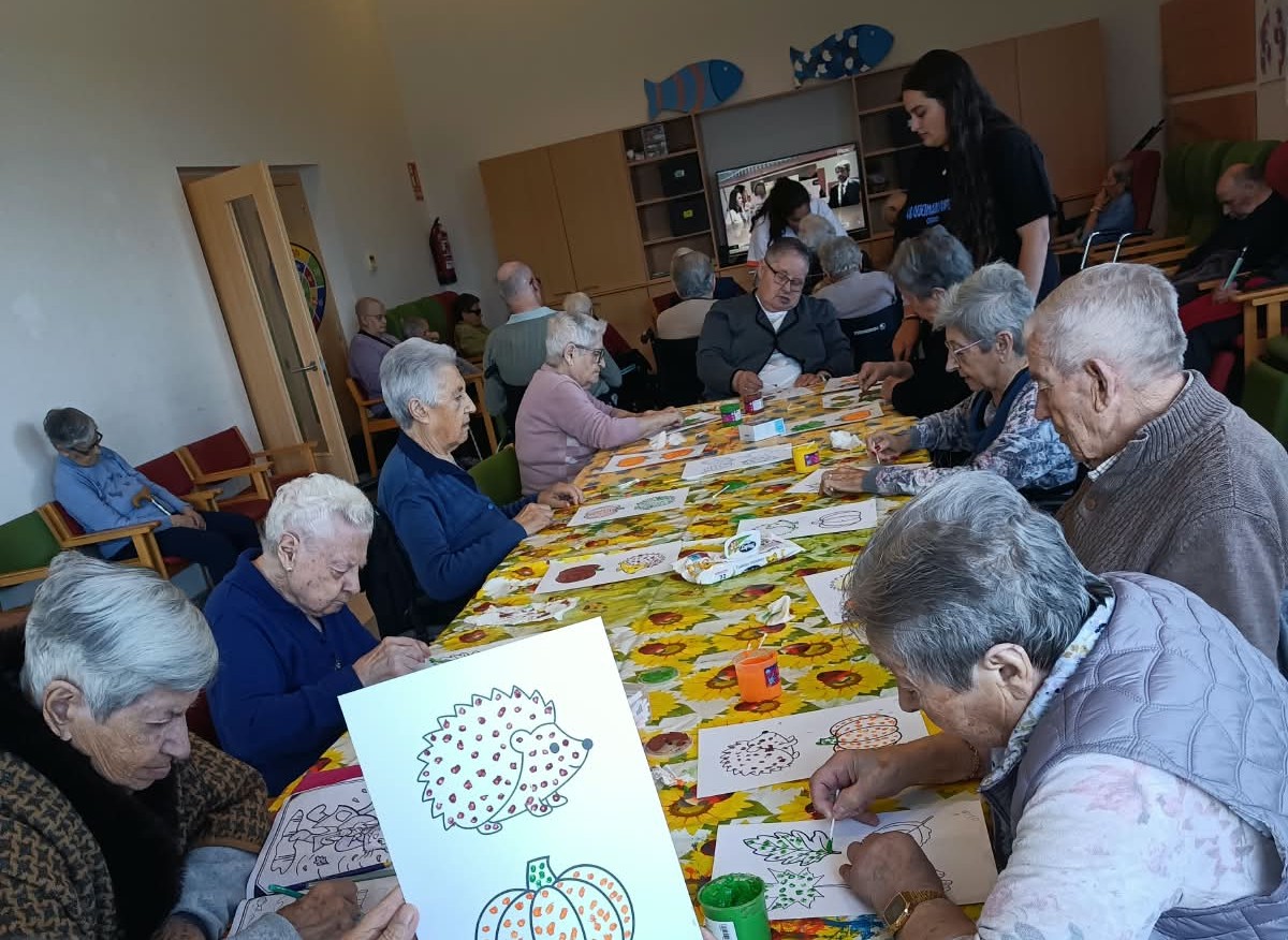 Cervo leva o programa Arruguiñas ao Centro de Día para reforzar o benestar das persoas maiores