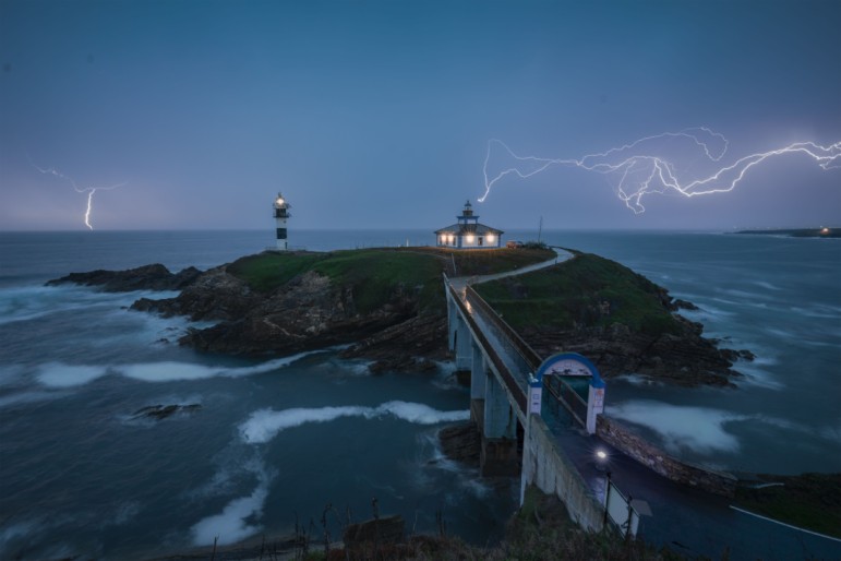 Unha fotografía da Illa Pancha baixo unha tormenta eléctrica obtivo unha mención especial no sexto certame nacional de fotografía en Instagram “Mi Rincón Favorito”
