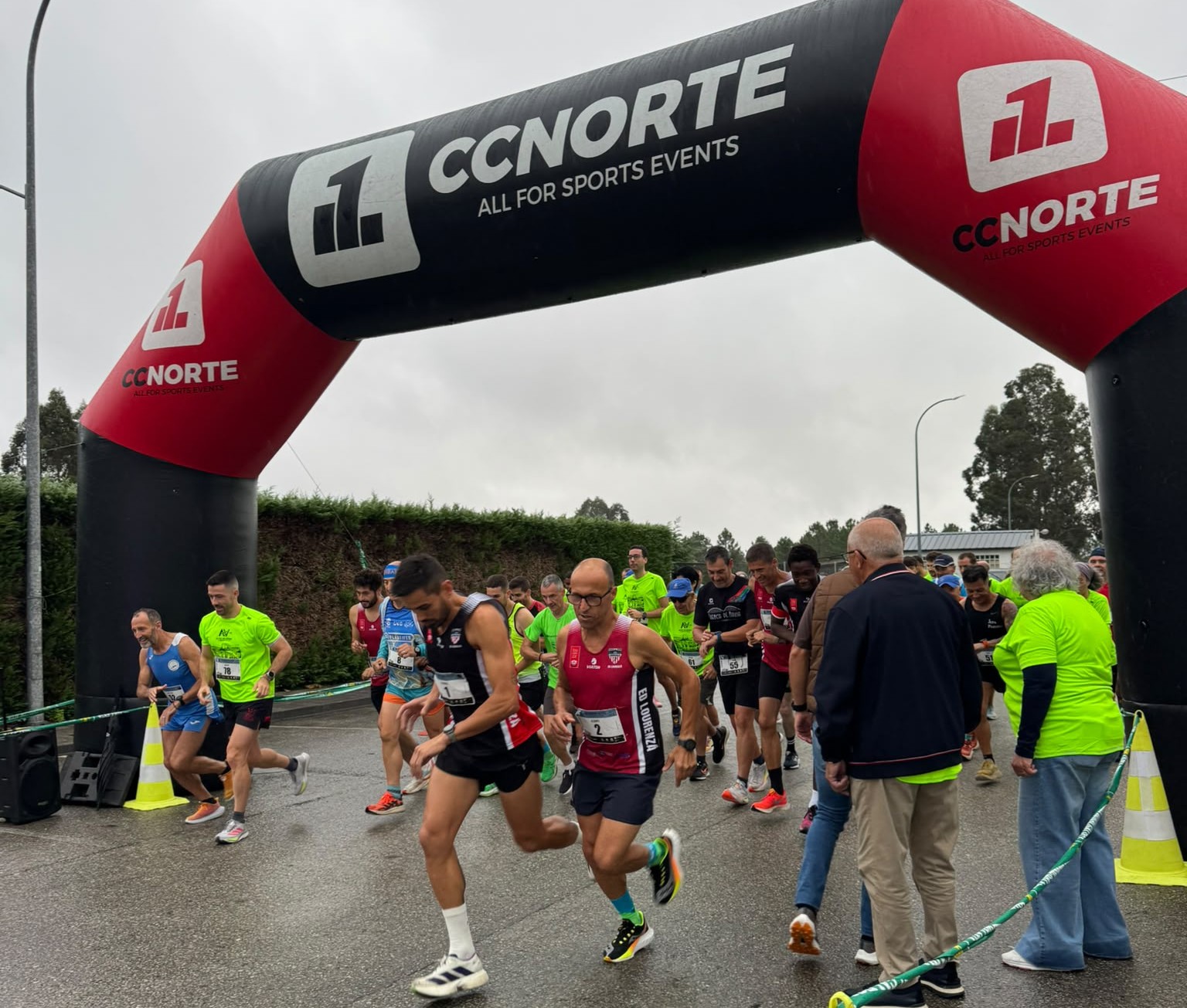 A V Carreira Alfoz–Valadouro reúne centos de participantes nun ambiente festivo e deportivo